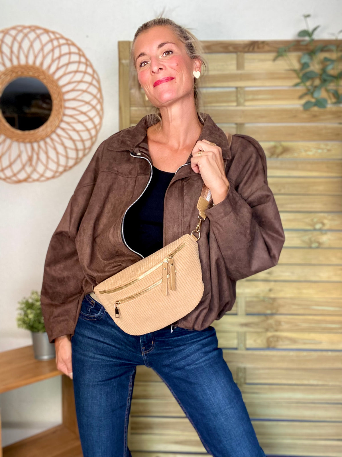 Sac banane L en velours côtelé 2 zips et sangle fantaisie - ASHLY - Camel clair • FIN DE SÉRIE