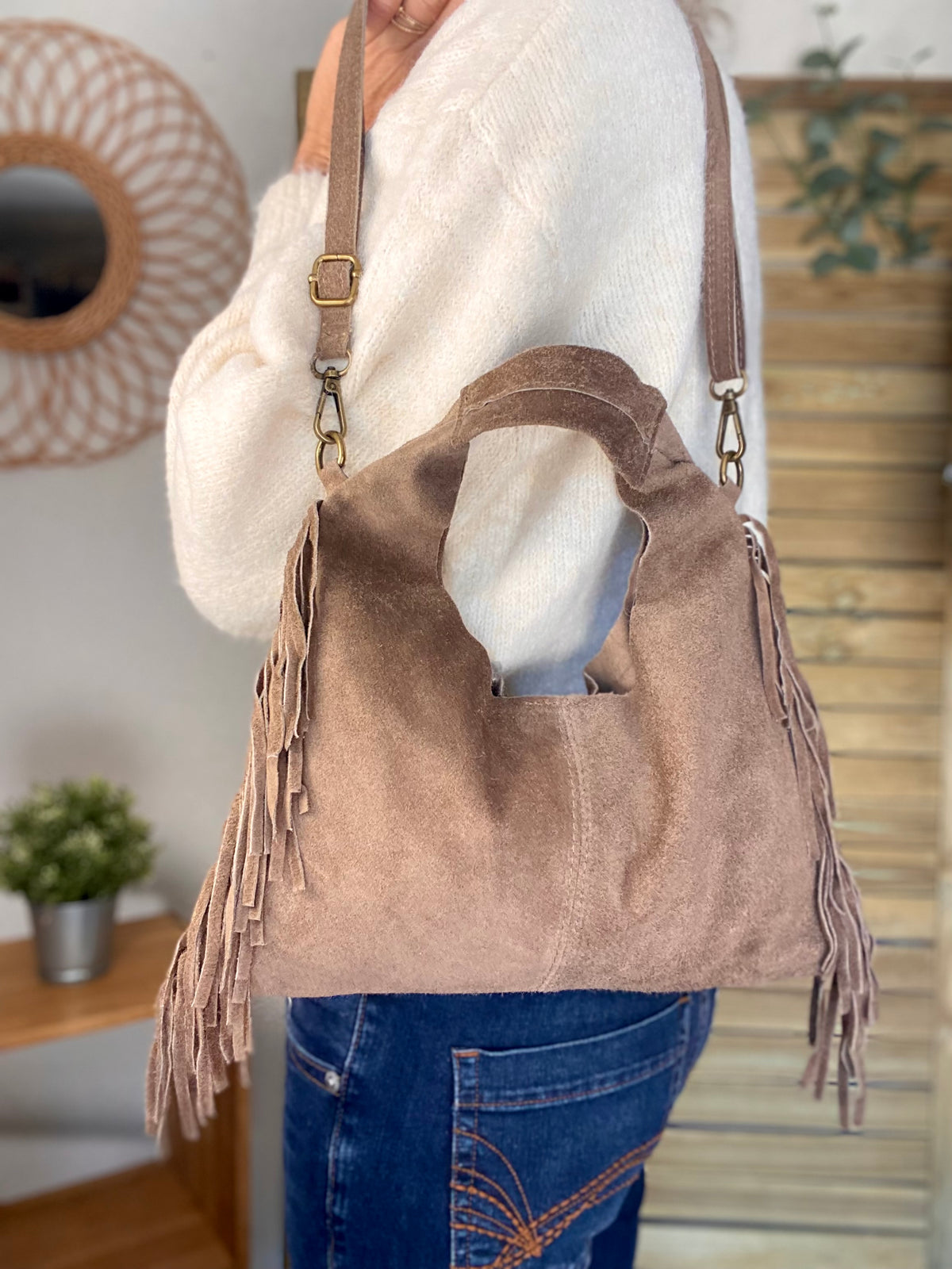 Sac hobo en cuir daim avec franges AARON - Beige taupe - DÉSTOCKAGE
