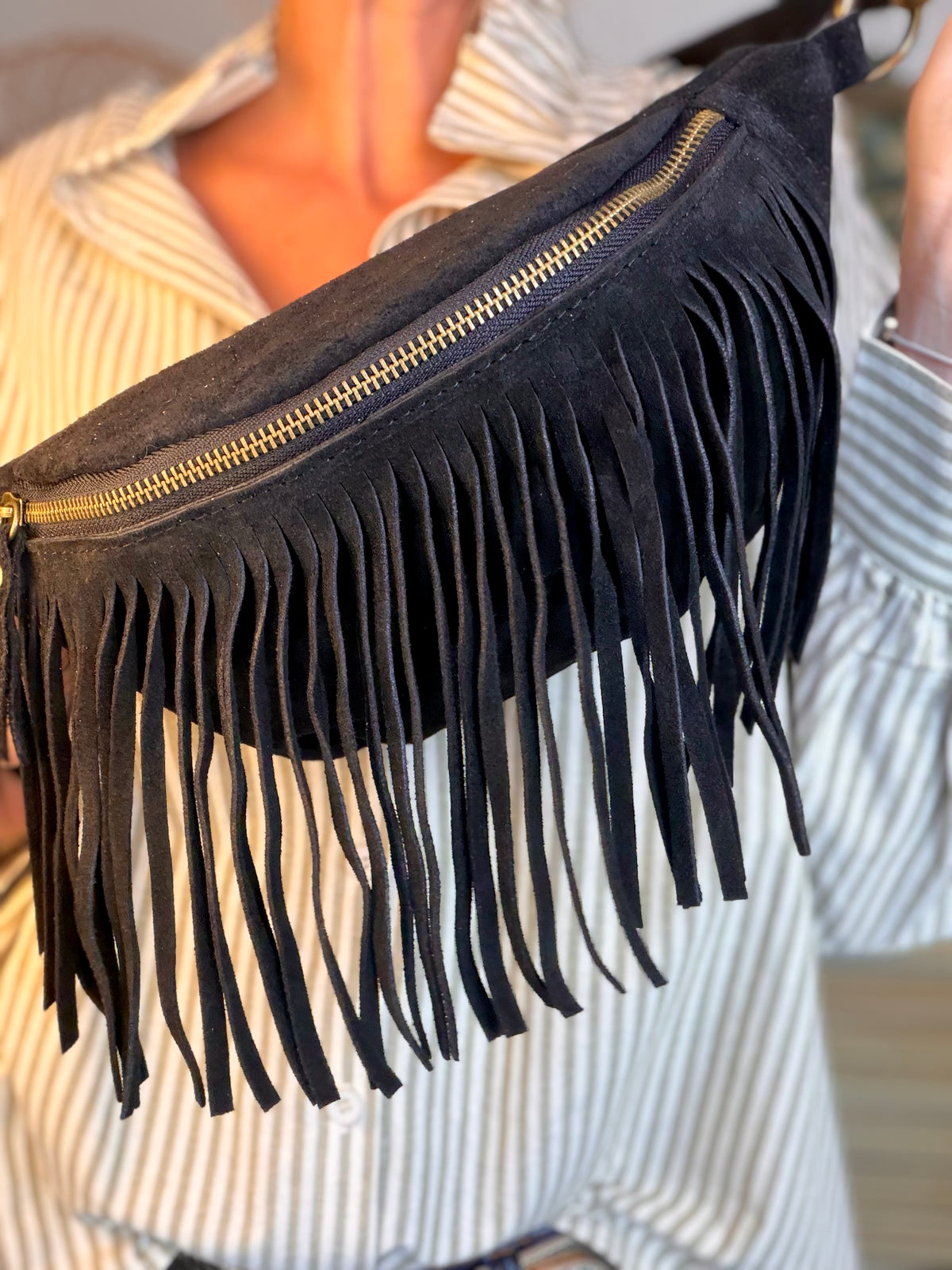 Sac banane avec franges en cuir daim - PIETRA - Noir - FIN DE SÉRIE