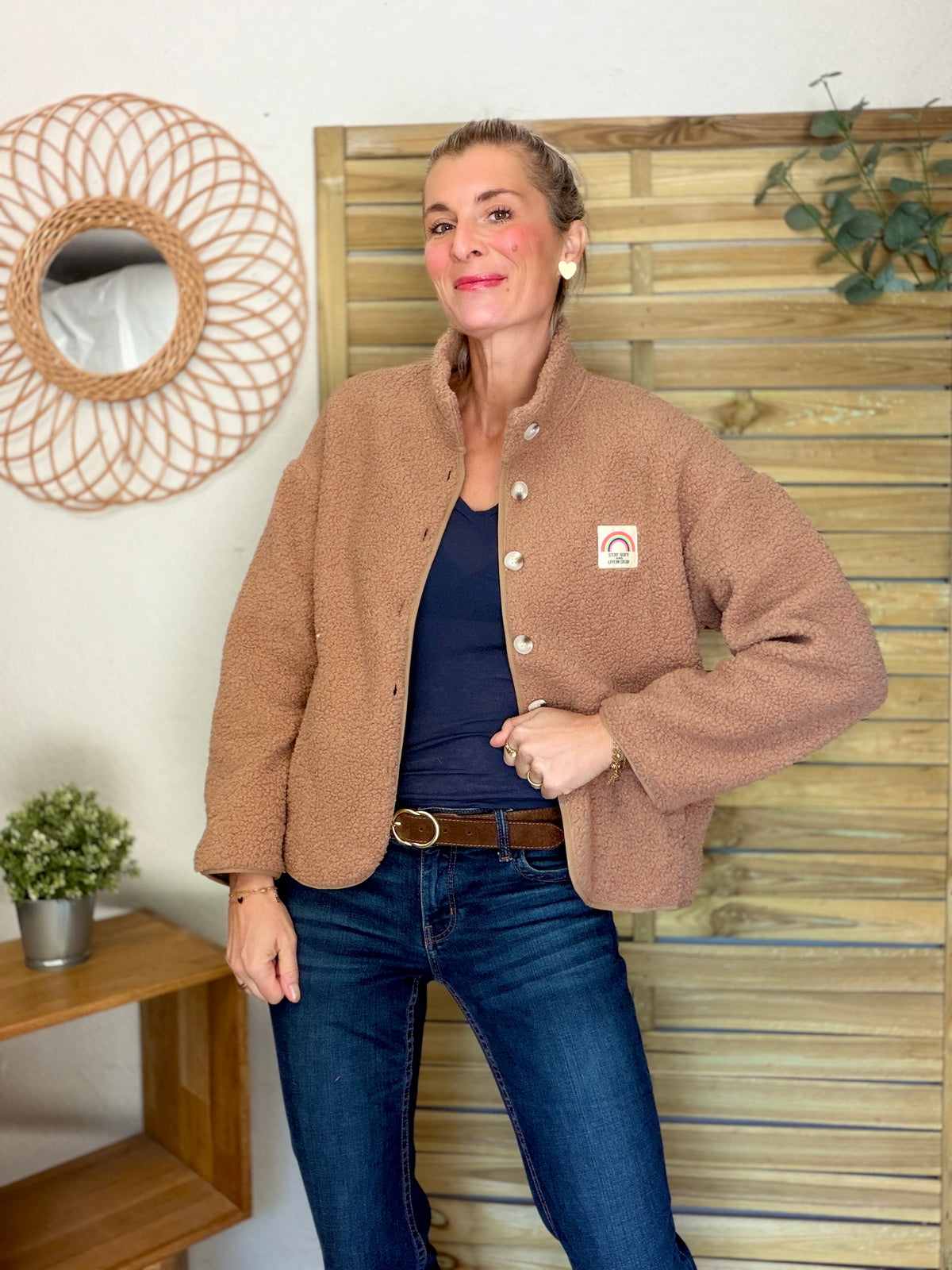 Veste Sherpa boutonnée écusson Arc-en-ciel ÉNORA Taupe rosé