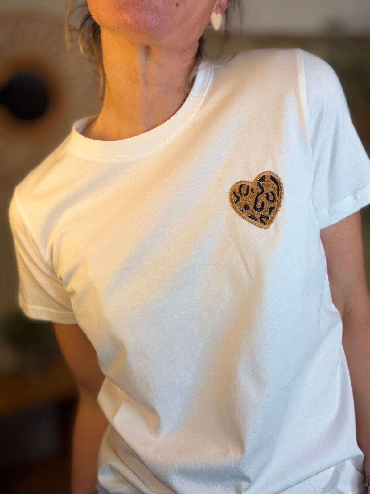 Tee shirt cœur brodé Léo 🐆 MONA Blanc - FIN DE SÉRIE