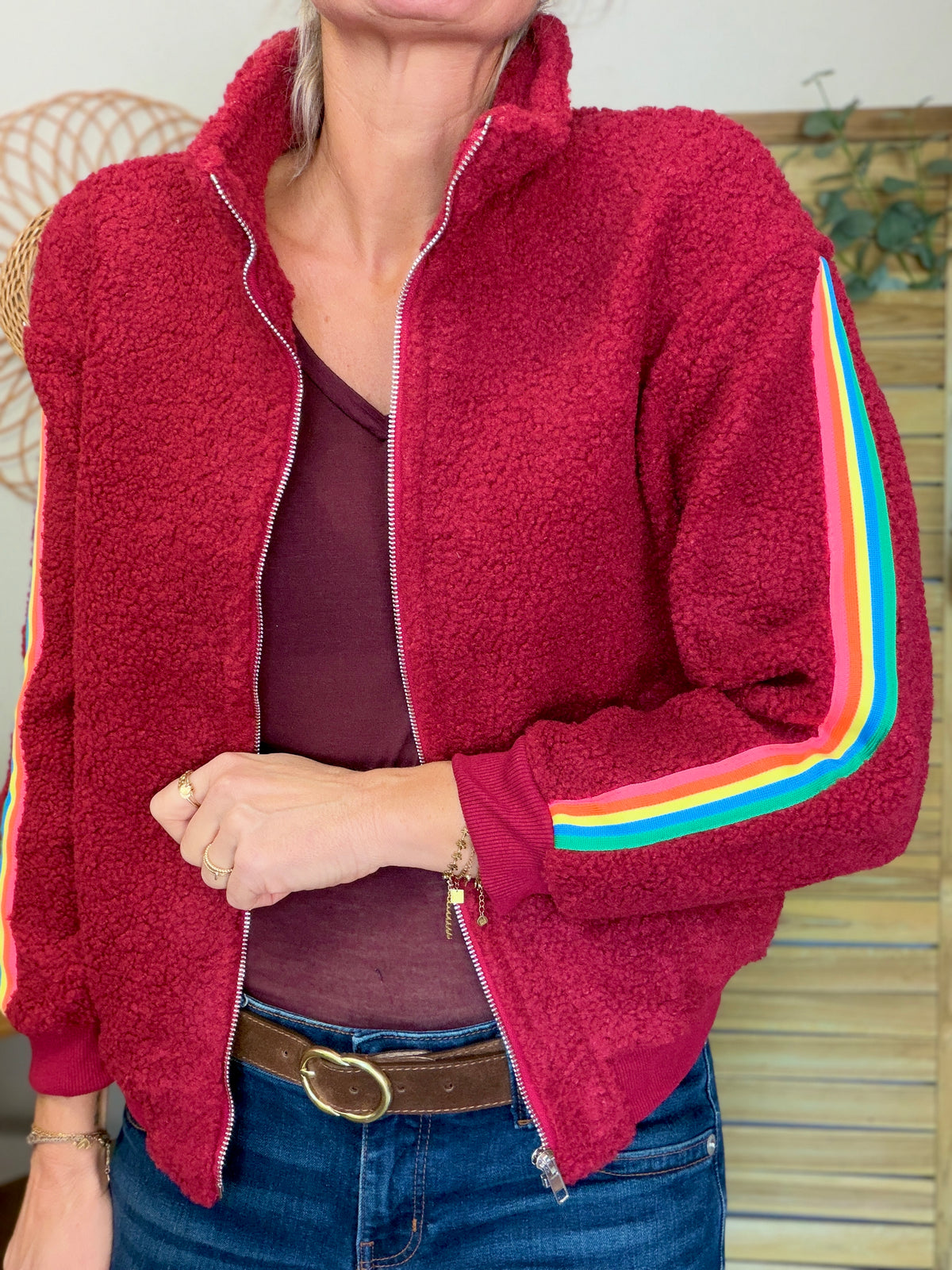 Veste Sherpa zippée bandes Arc-en-ciel CORALIE Bordeaux 🌈