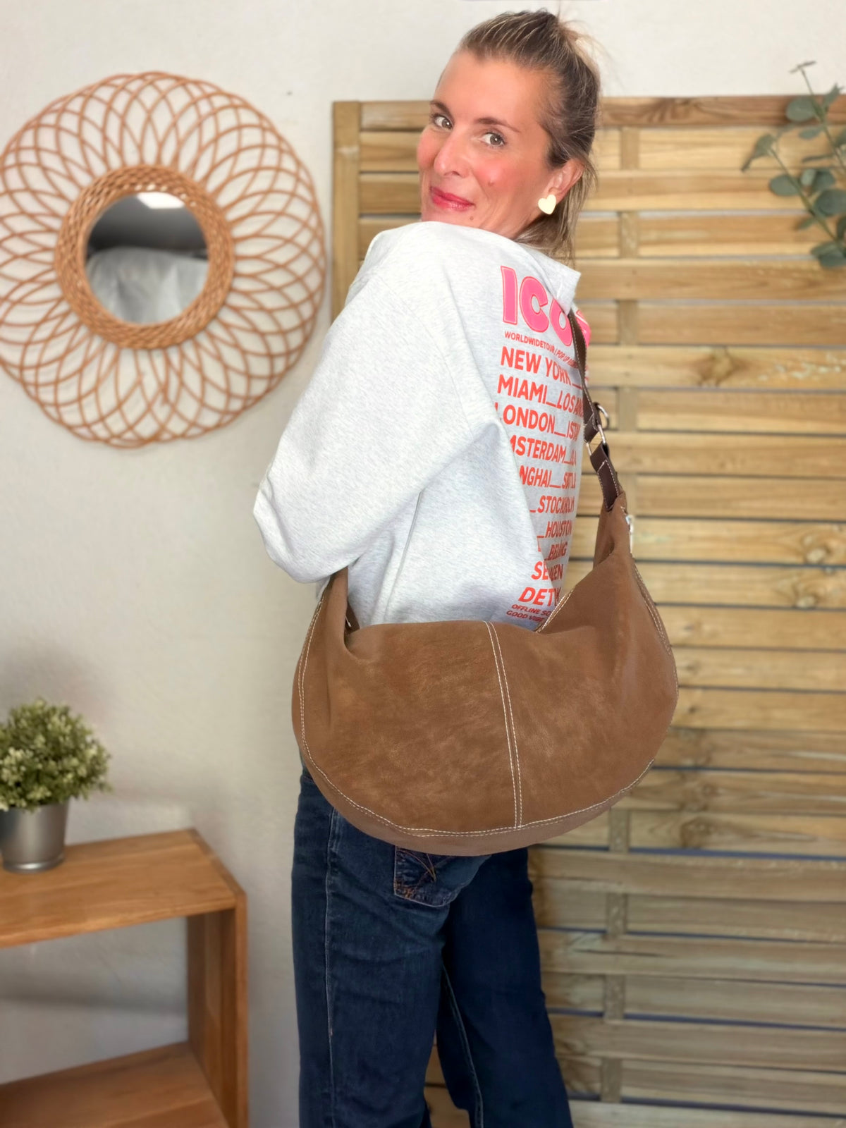 Sac besace XXL en simili cuir brossé - HAROLD Taupe