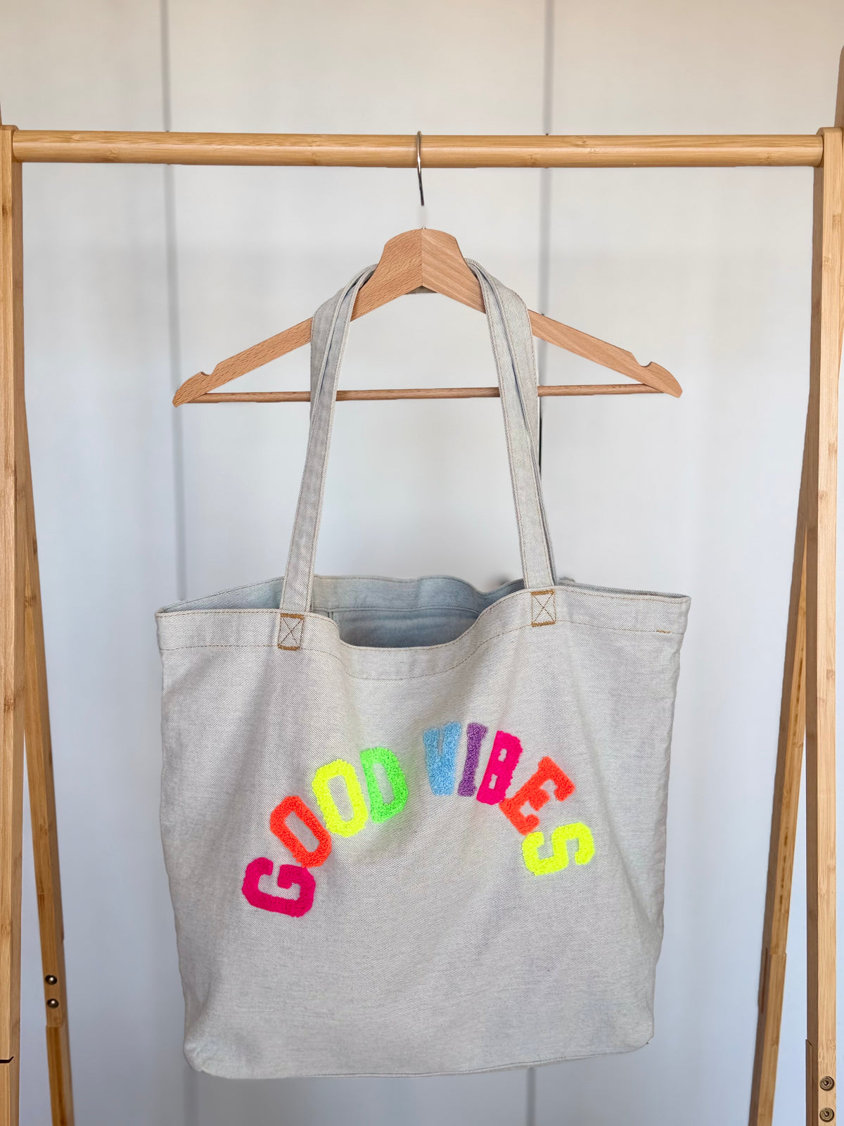 Grand cabas Tote bag GOOD VIBES Jean bleu delavé VANINA - FIN DE SÉRIE