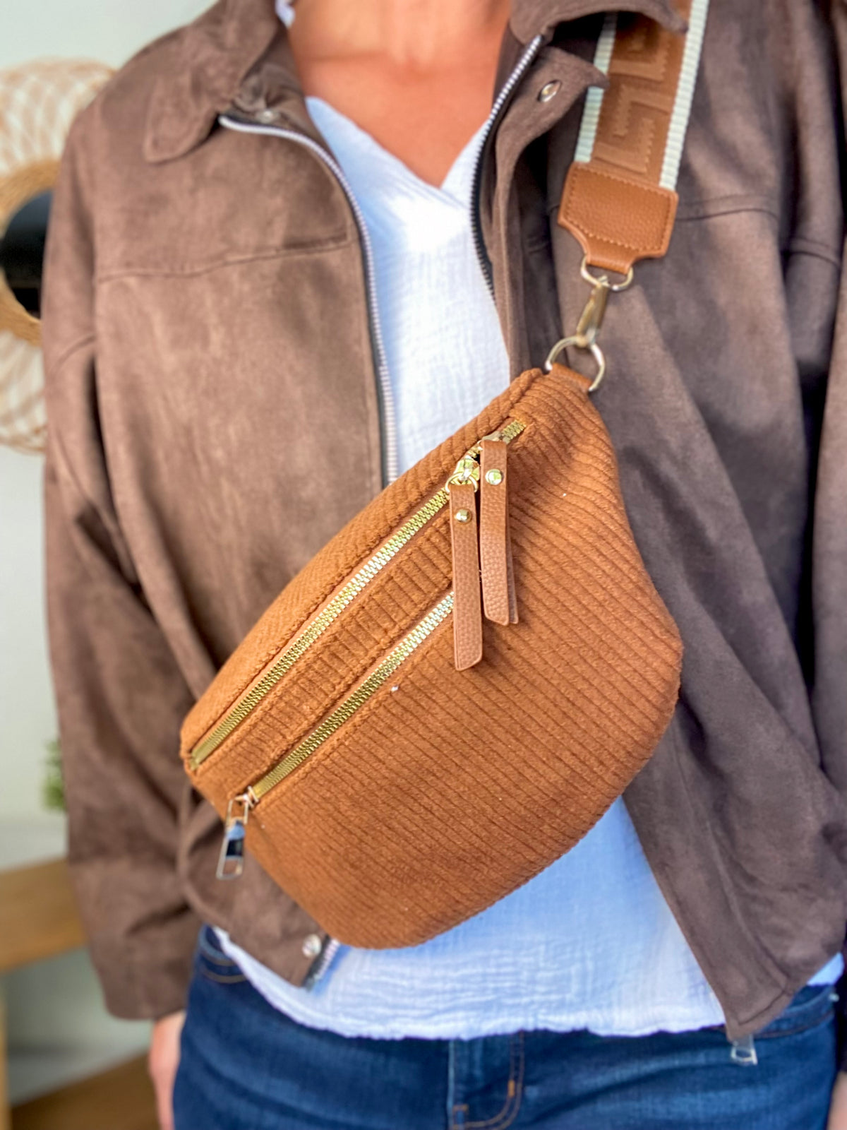 Sac banane L en velours côtelé 2 zips et sangle fantaisie - ASHLY - Camel foncé • FIN DE SÉRIE