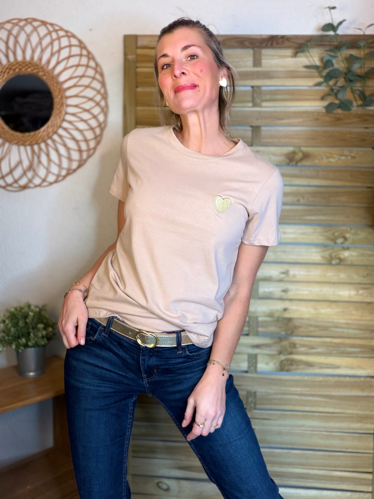 Tee shirt cœur brodé doré 💛 PIA Beige - FIN DE SÉRIE