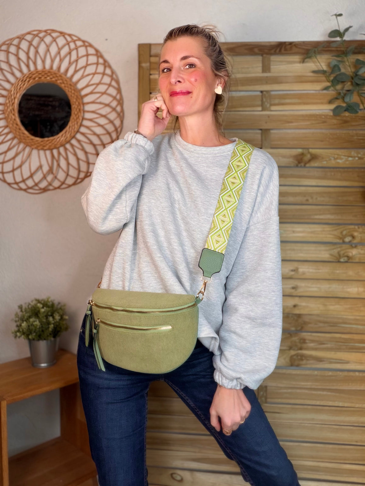 Sac banane en velours côtelé, sangle fantaisie - KATY - Vert sauge - FIN DE SÉRIE
