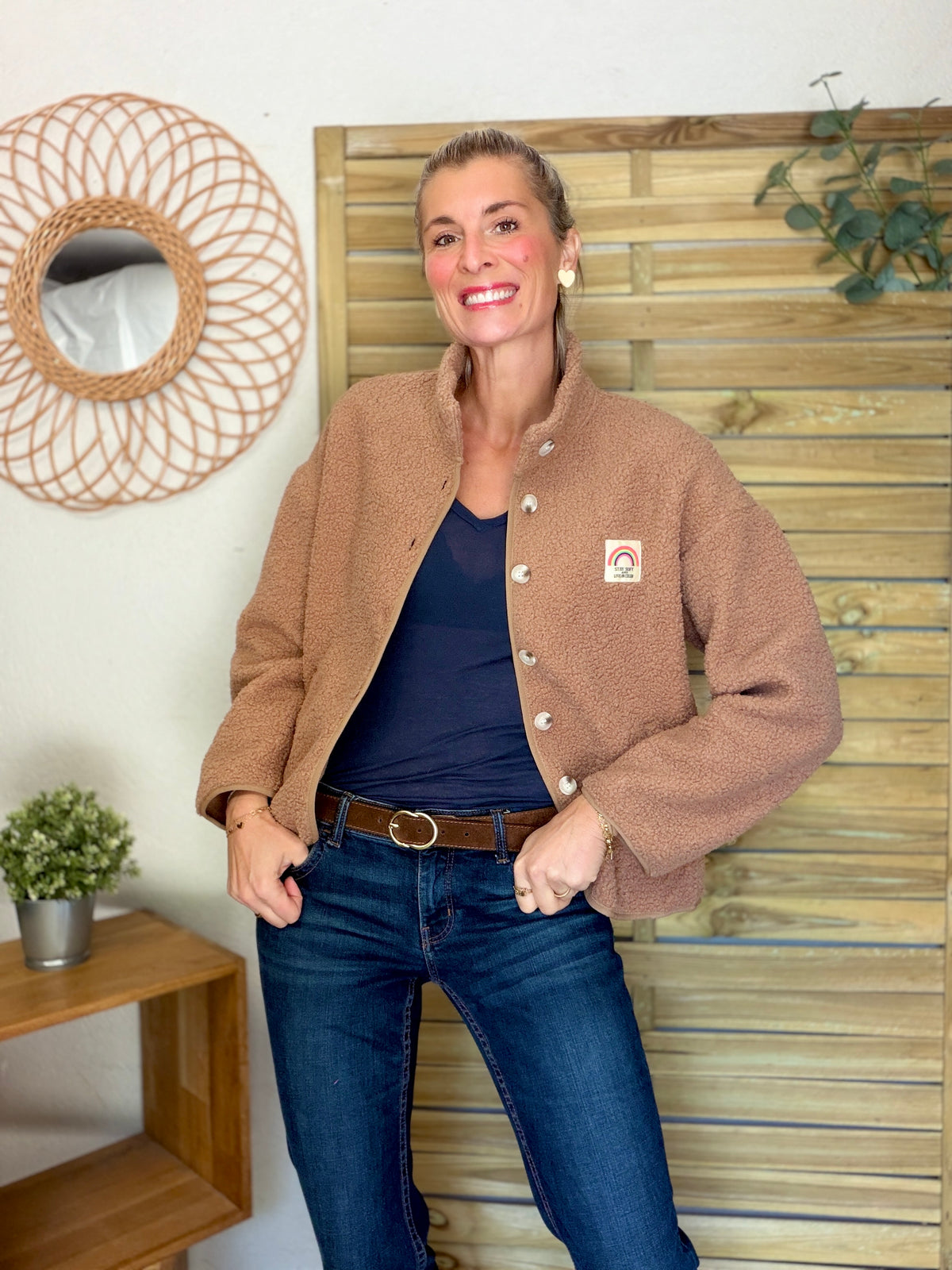 Veste Sherpa boutonnée écusson Arc-en-ciel ÉNORA Taupe rosé