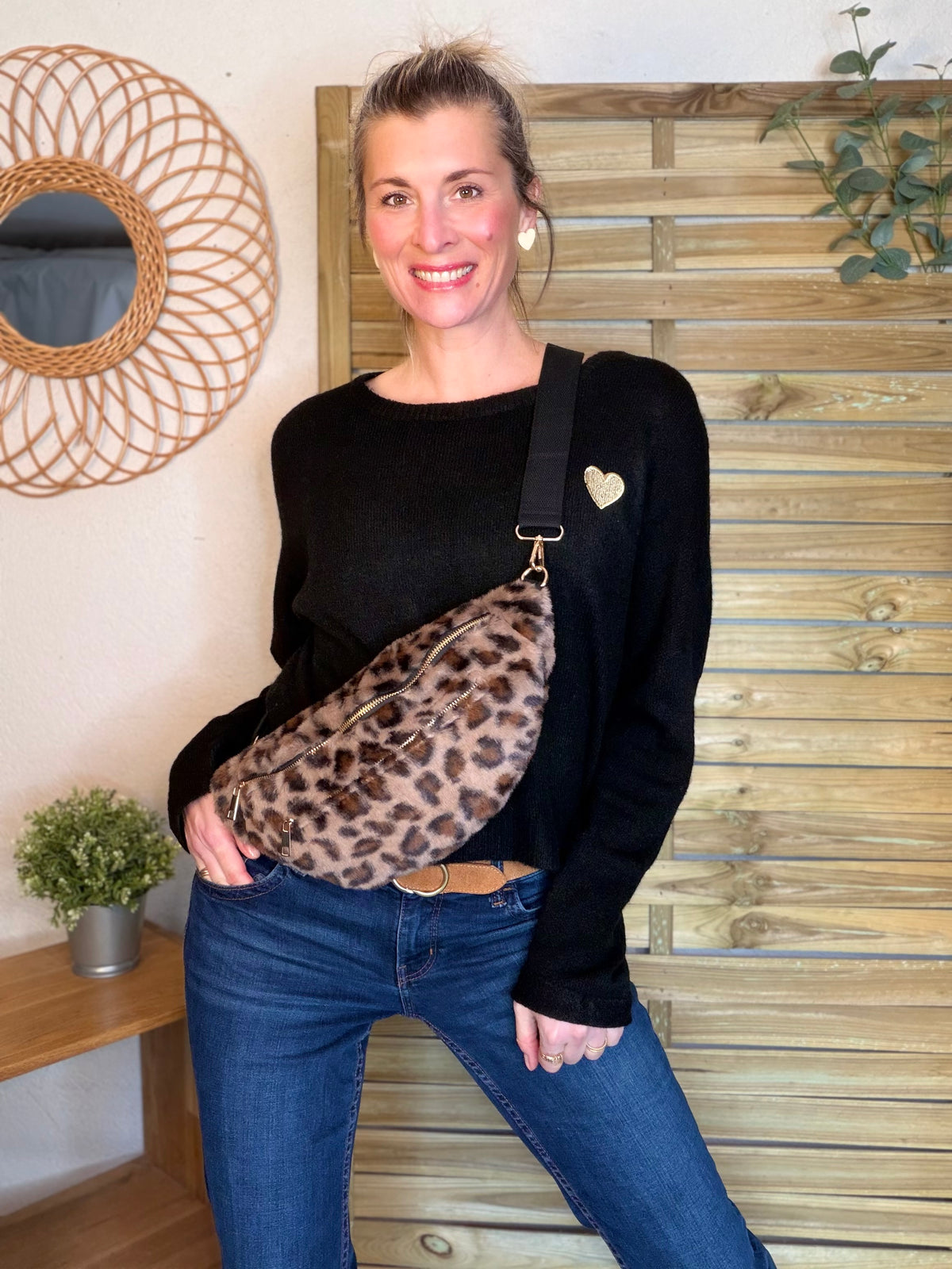 Sac banane L avec poche zippée avant, fourrure Léo Taupe - STACEY 🐆