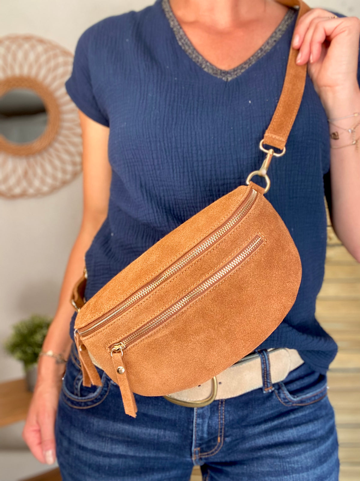 Sac banane en croûte de cuir + poche avant ALISON - Camel