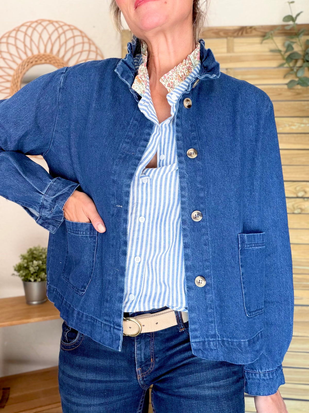 Veste courte légère col volanté JUNON Jean brut