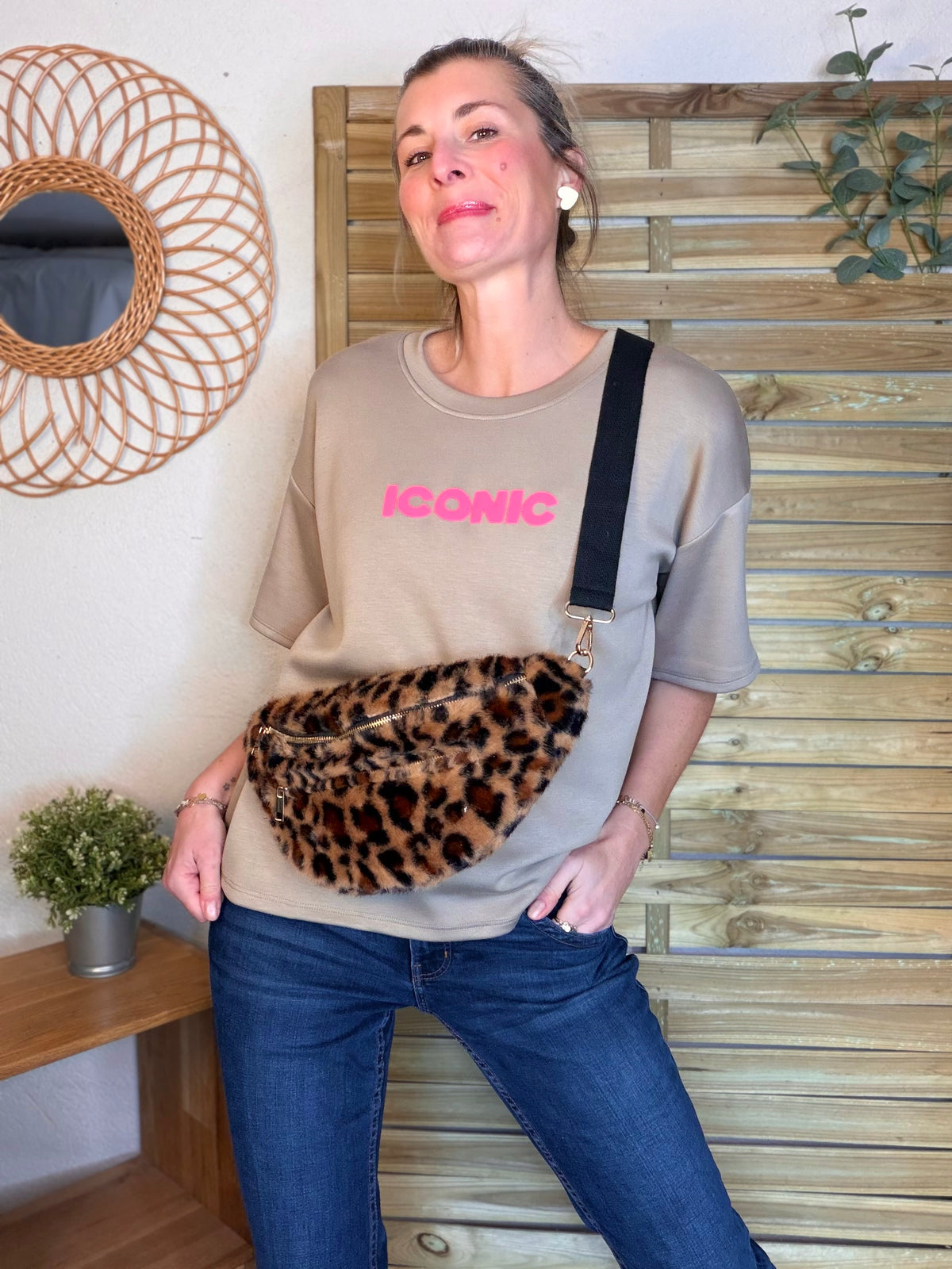 Sac banane L avec poche zippée avant, fourrure Léo Camel - STACEY 🐆