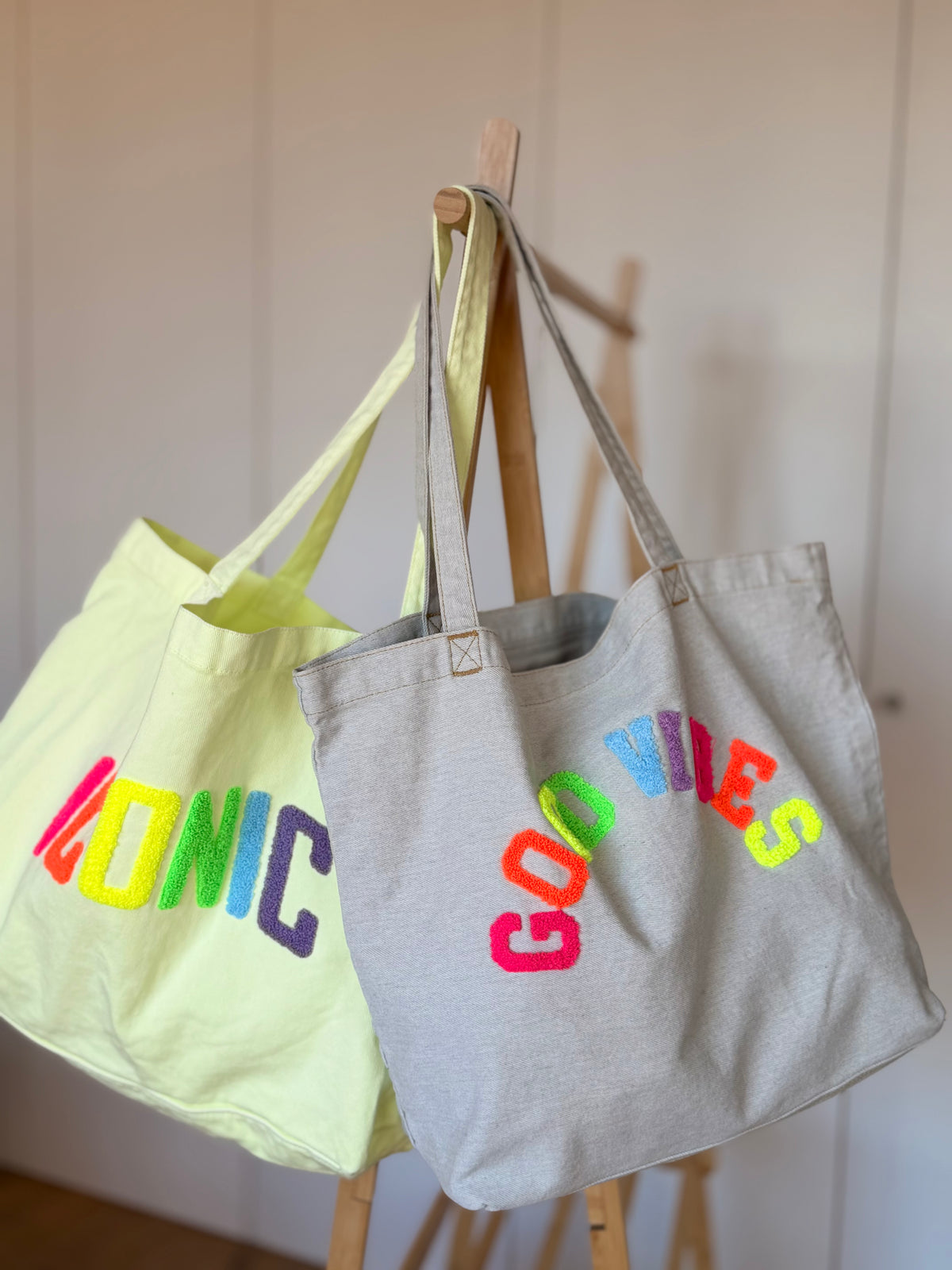Grand cabas Tote bag GOOD VIBES Jean bleu delavé VANINA - FIN DE SÉRIE