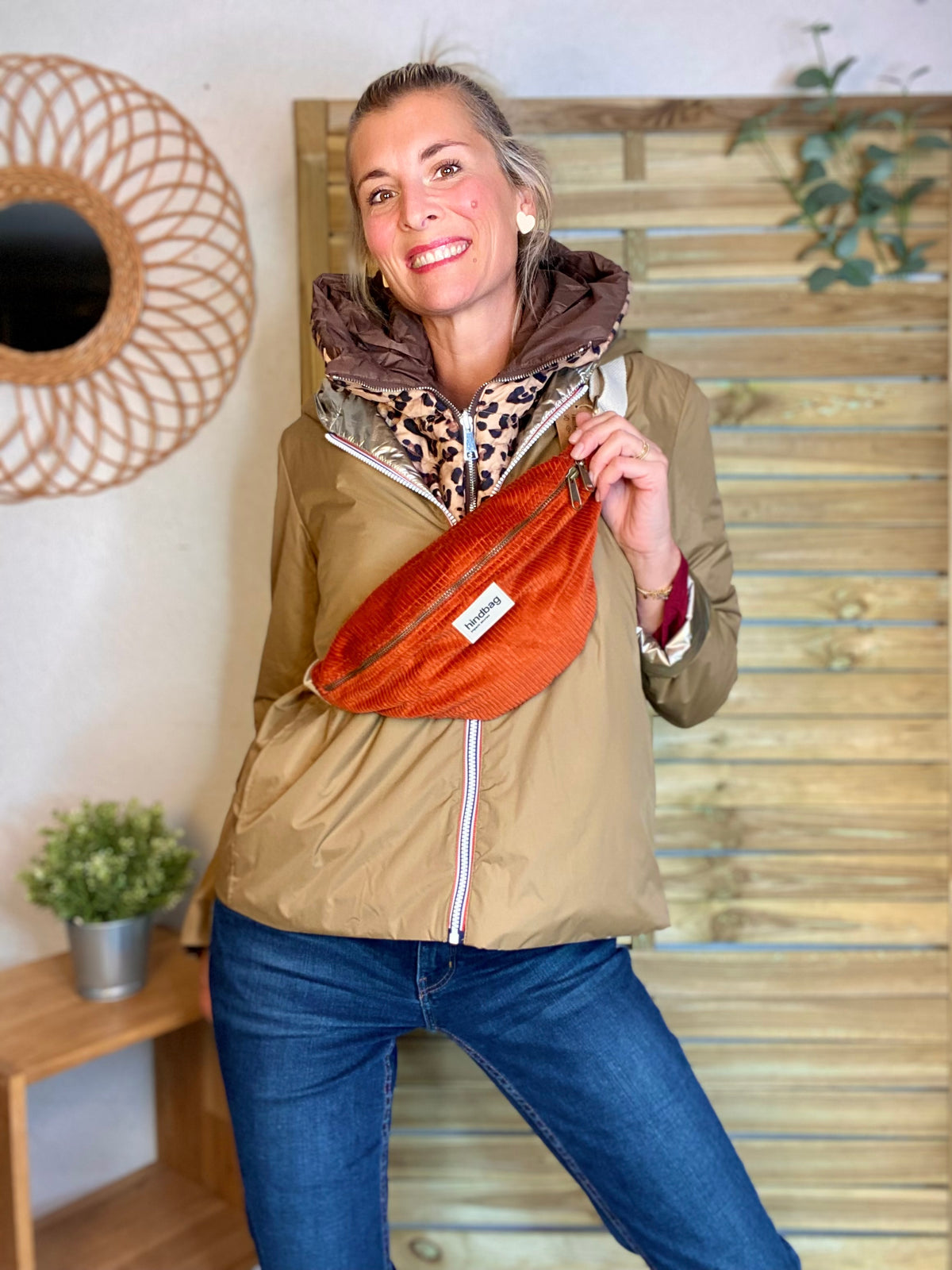 HINDBAG OLIVIA - Sac banane Velours Brique