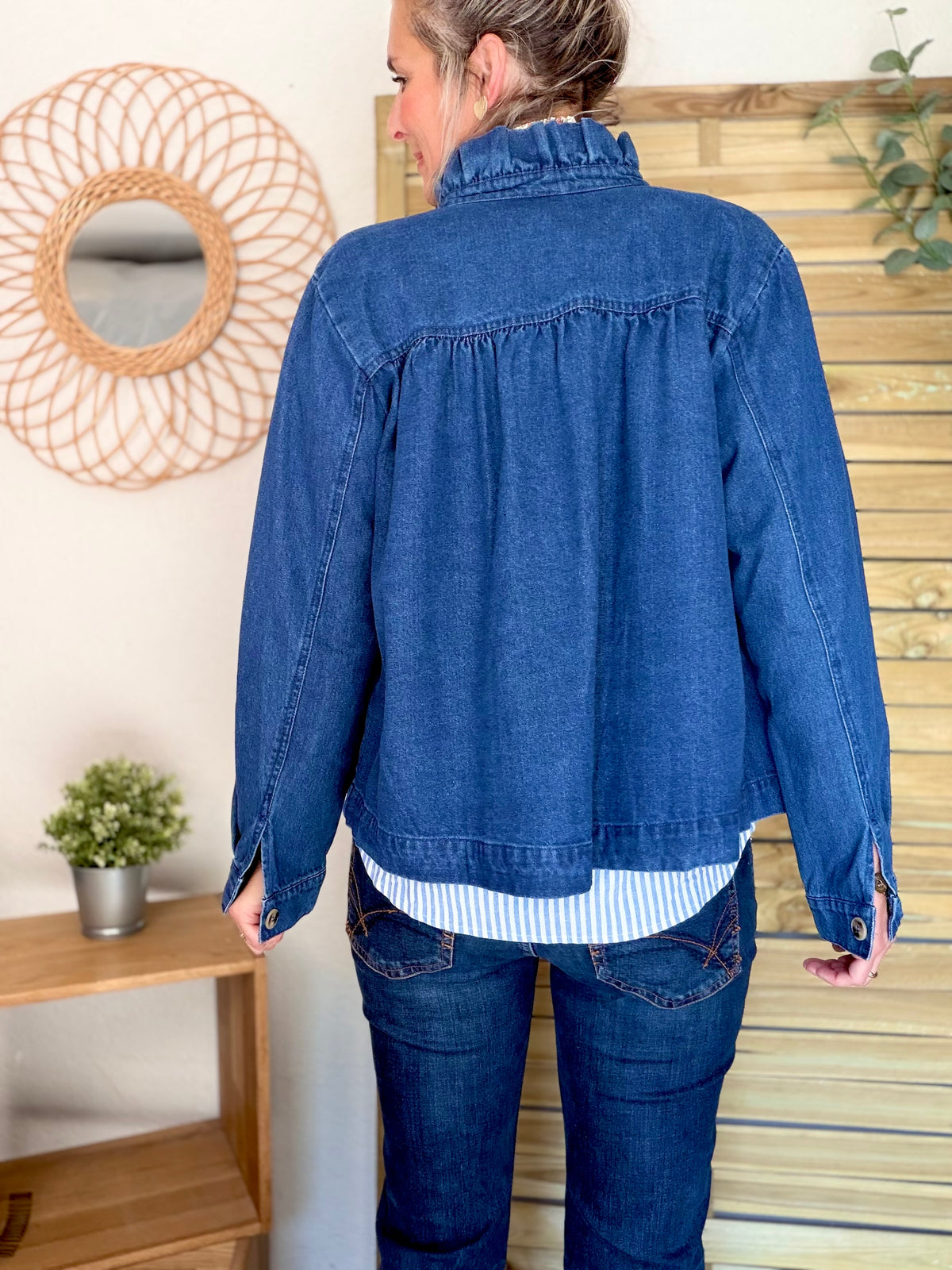 Veste courte légère col volanté JUNON Jean brut