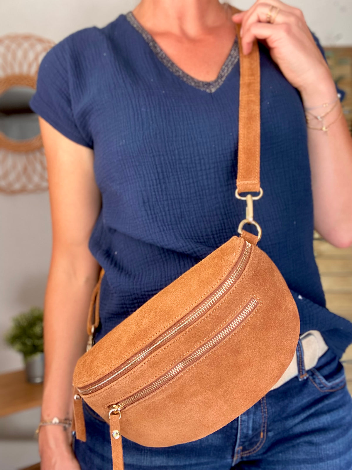 Sac banane en croûte de cuir + poche avant ALISON - Camel