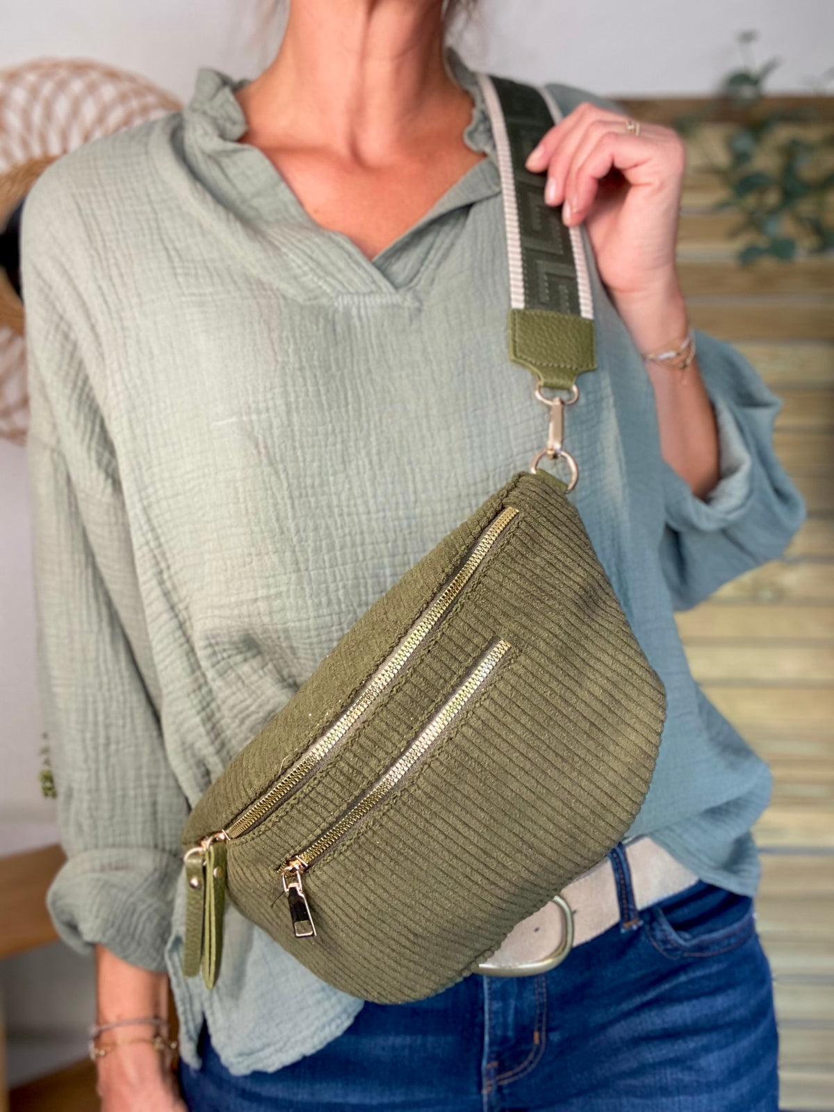 Sac banane L en velours côtelé 2 zips et sangle fantaisie - ASHLY - Kaki