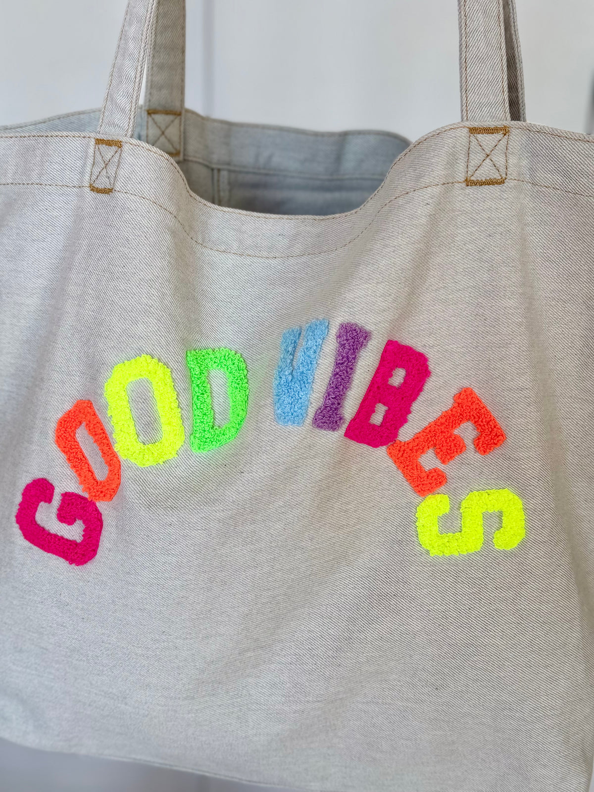 Grand cabas Tote bag GOOD VIBES Jean bleu delavé VANINA - FIN DE SÉRIE