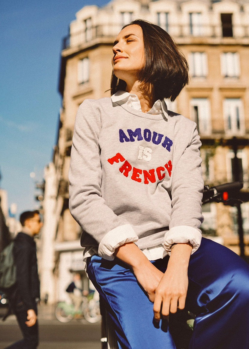 Sweat AMOUR IS FRENCH - OPHELIA - Gris / Tricolore 🇫🇷 FIN DE SÉRIE