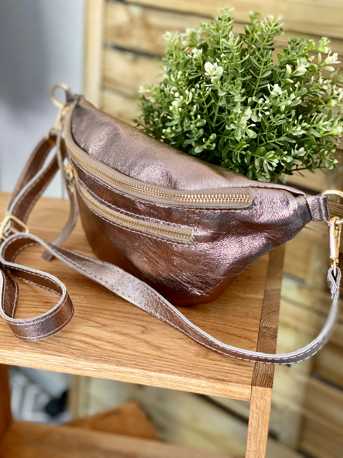 Sac banane en cuir irisé ERYN - Bronze (9 coloris)