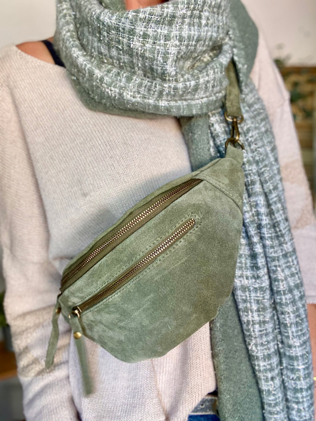 Sac banane double poche en cuir daim - OPALINE - Vert sauge (kaki clair)