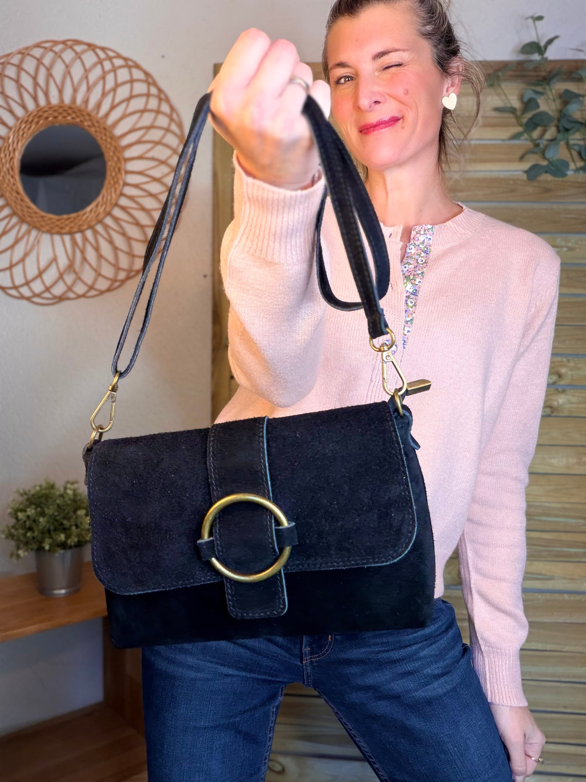 Sac bandoulière en croute de cuir BLAKE - Noir