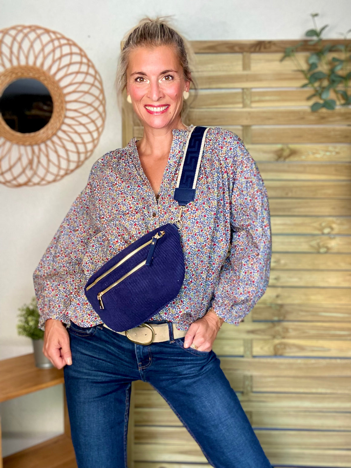 Sac banane L en velours côtelé 2 zips et sangle fantaisie - ASHLY - Bleu marine • FIN DE SÉRIE