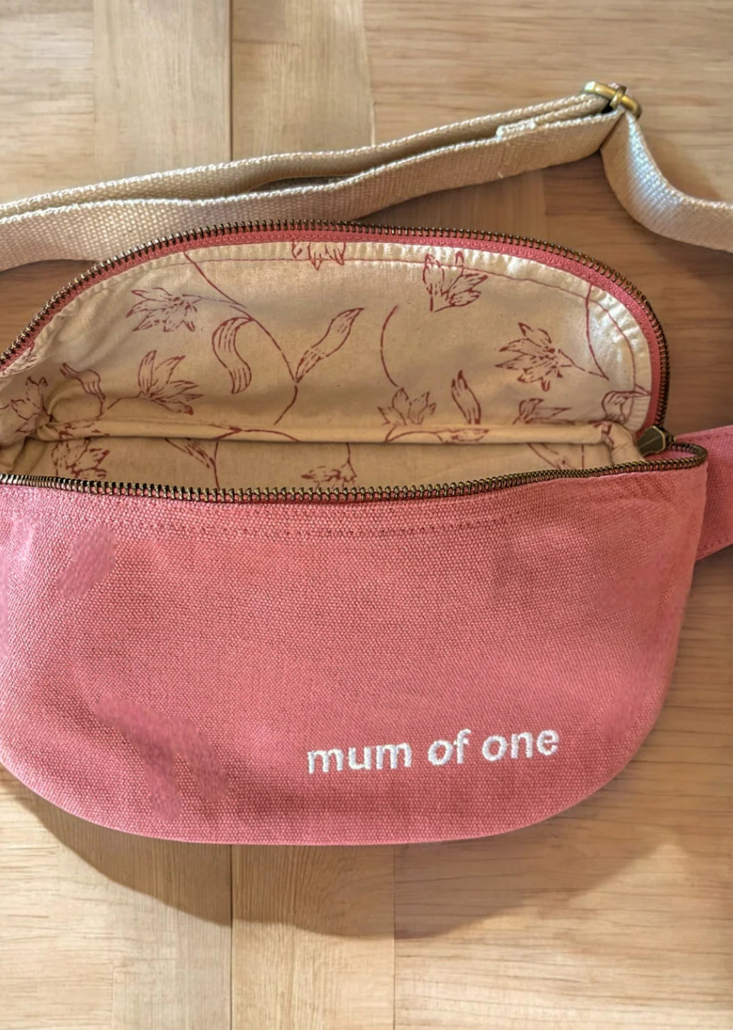 Sac banane en toile MUM OF - Rose - FAMILY IMPACT STORIES - FIN DE SÉRIE