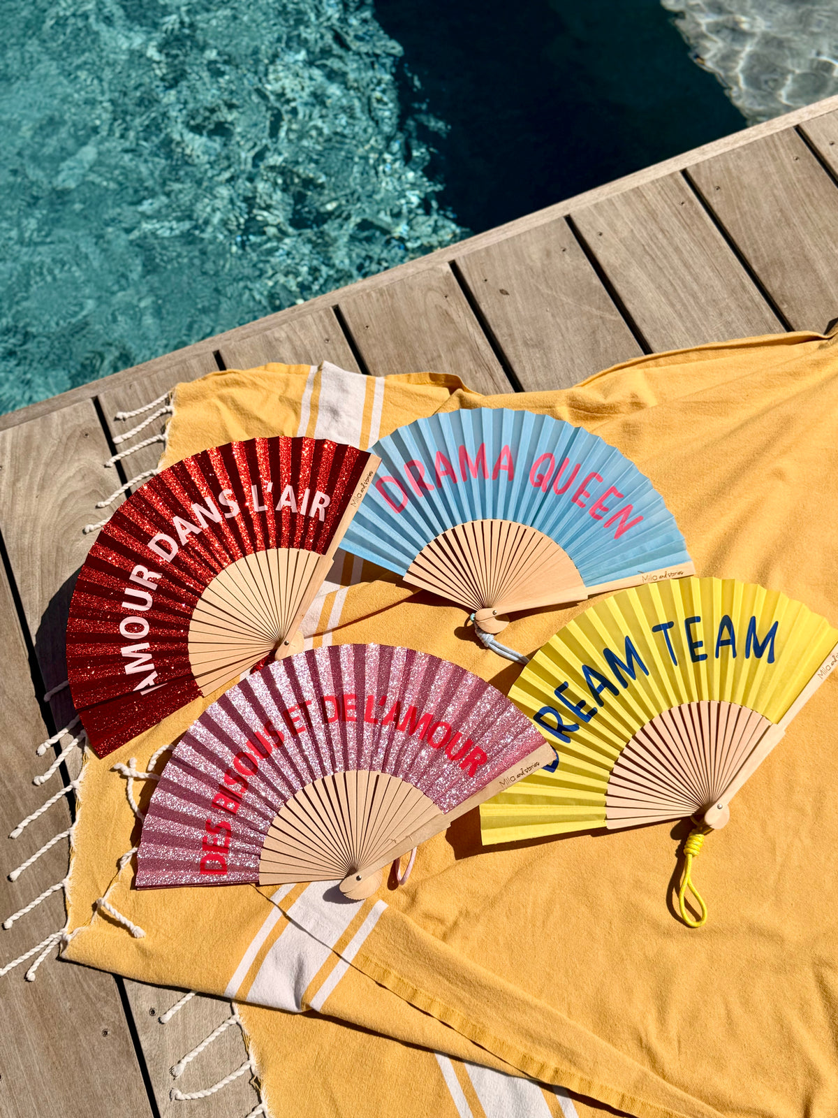 Éventail coloré à message avec dragonne