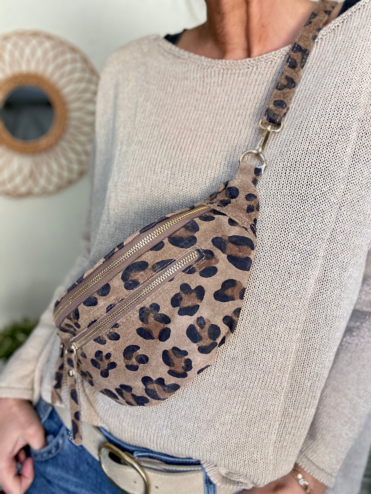 Sac banane double poche en cuir daim - OPALINE - Léo taupe