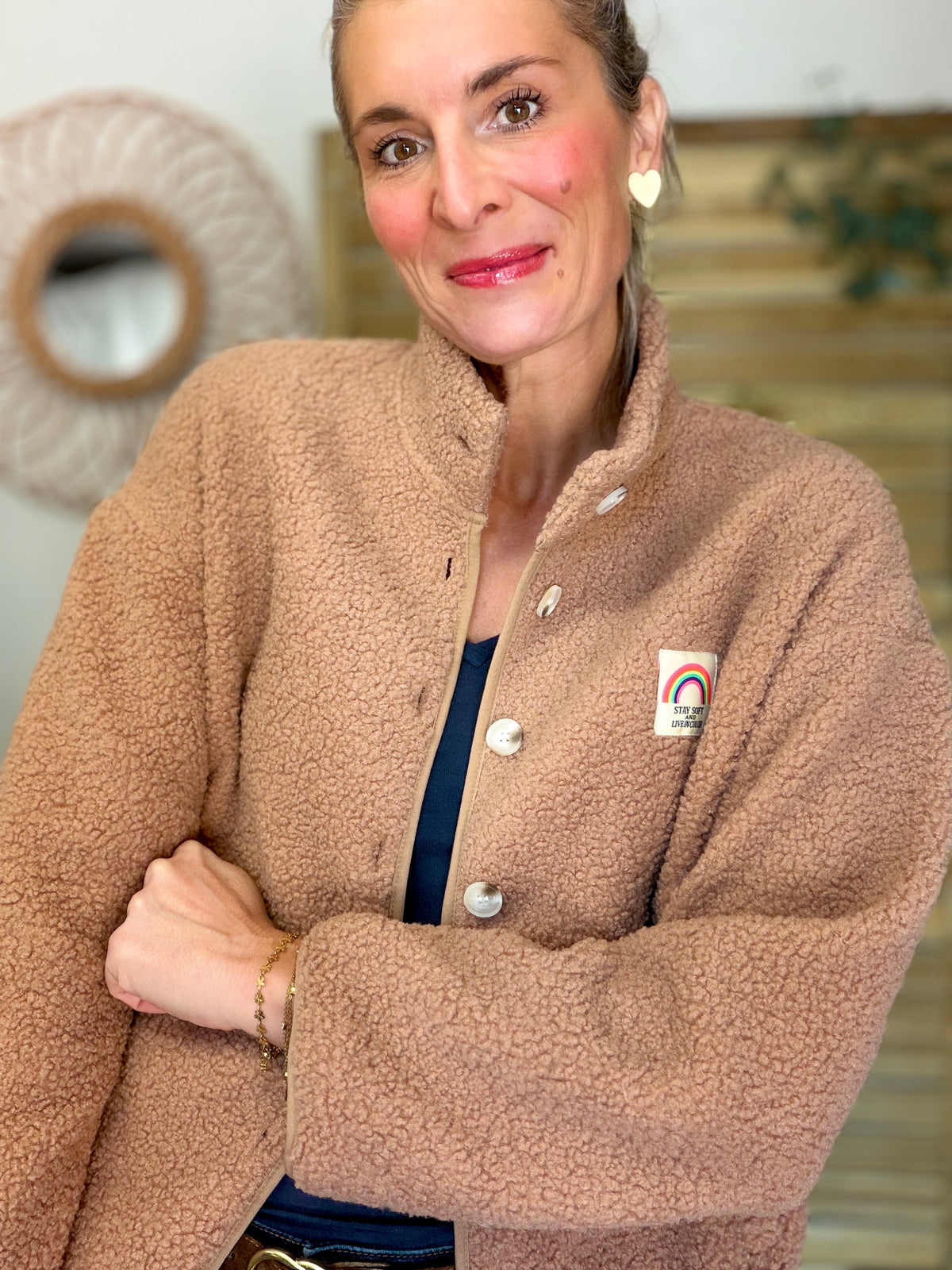 Veste Sherpa boutonnée écusson Arc-en-ciel ÉNORA Taupe rosé