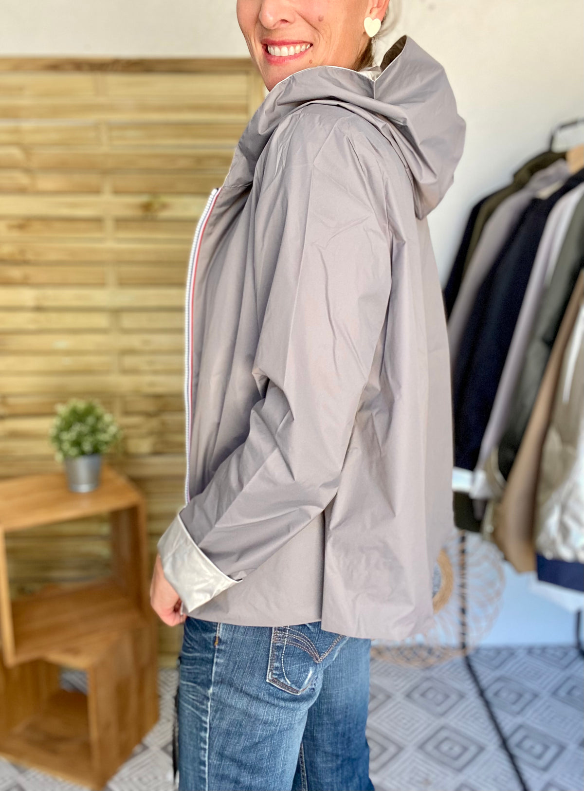 LAURA JO. Imperméable réversible léger GARANCE COURT - Gris taupe/Doré