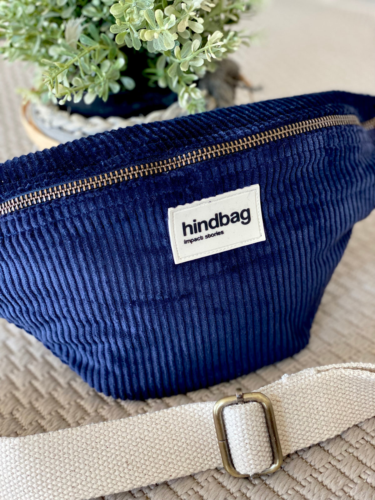 HINDBAG OLIVIA - Sac banane  Velours marine