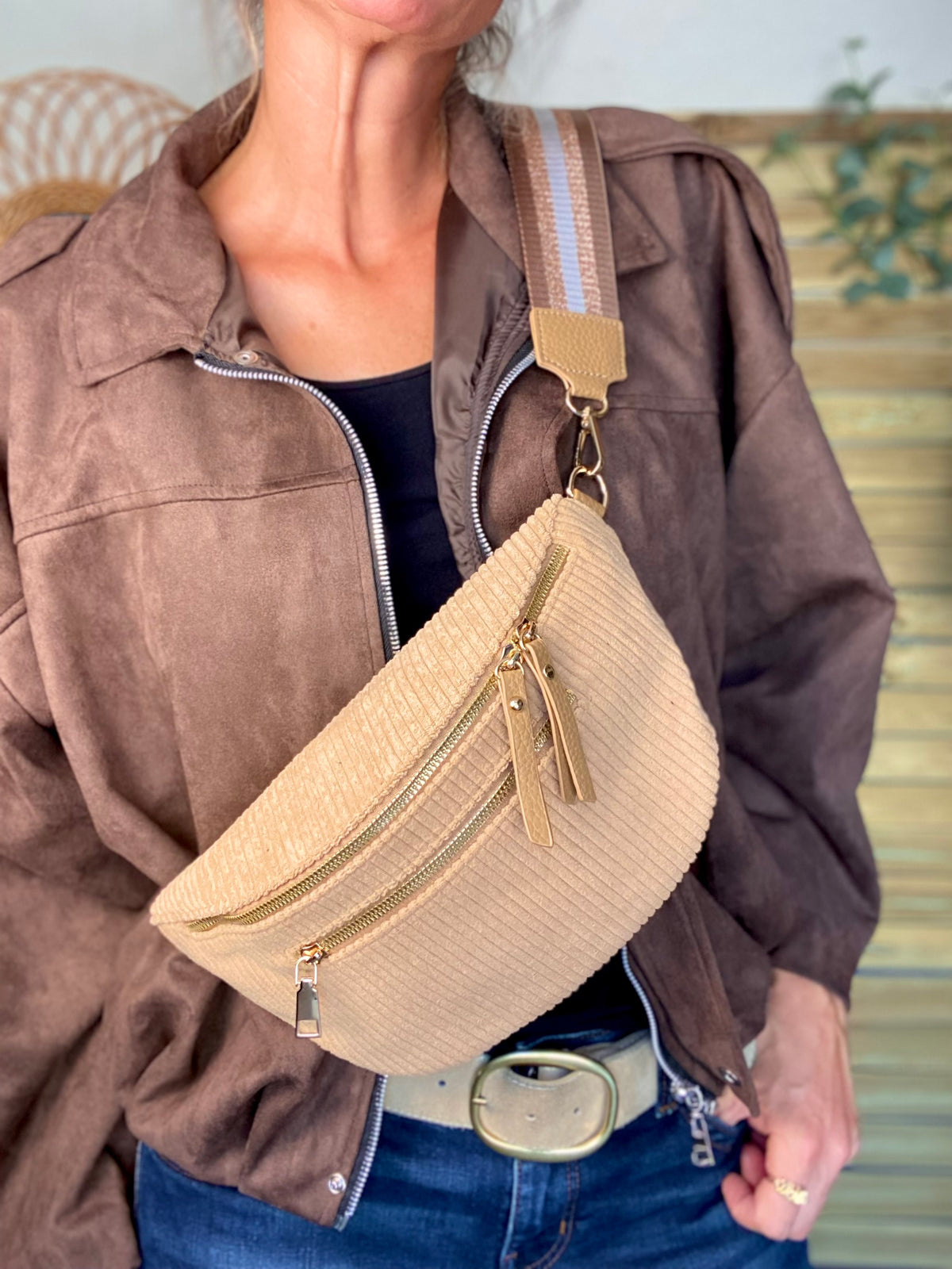 Sac banane L en velours côtelé 2 zips et sangle fantaisie - ASHLY - Camel clair • FIN DE SÉRIE