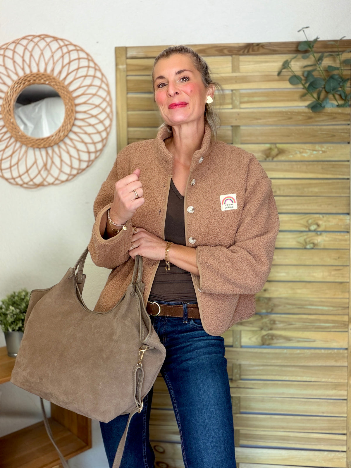 Veste Sherpa boutonnée écusson Arc-en-ciel ÉNORA Taupe rosé