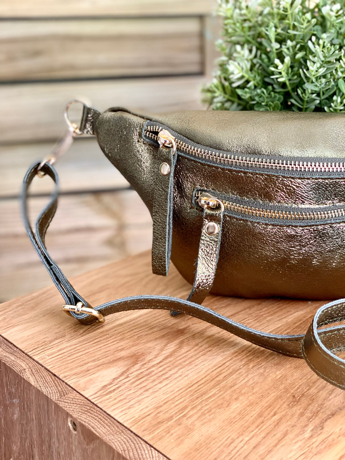 Sac banane en cuir irisé ERYN - Kaki (9 coloris)