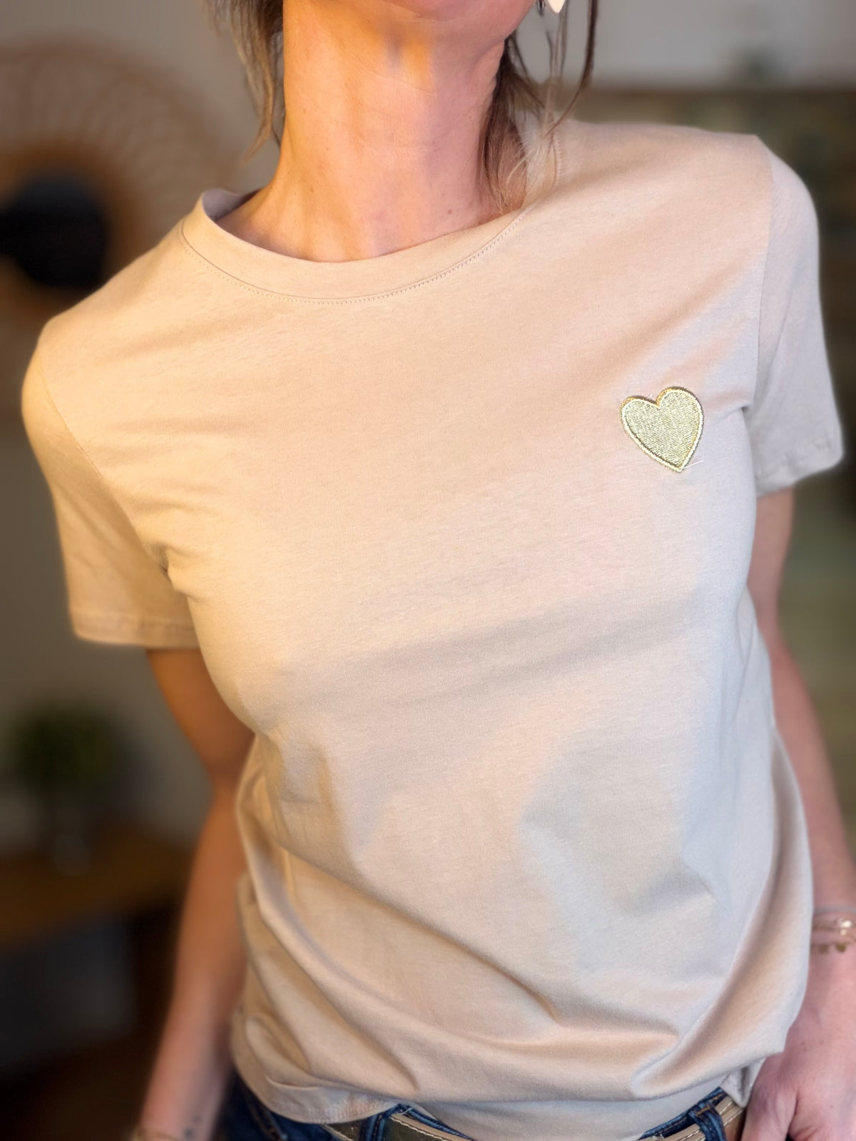 Tee shirt cœur brodé doré 💛 PIA Beige - FIN DE SÉRIE