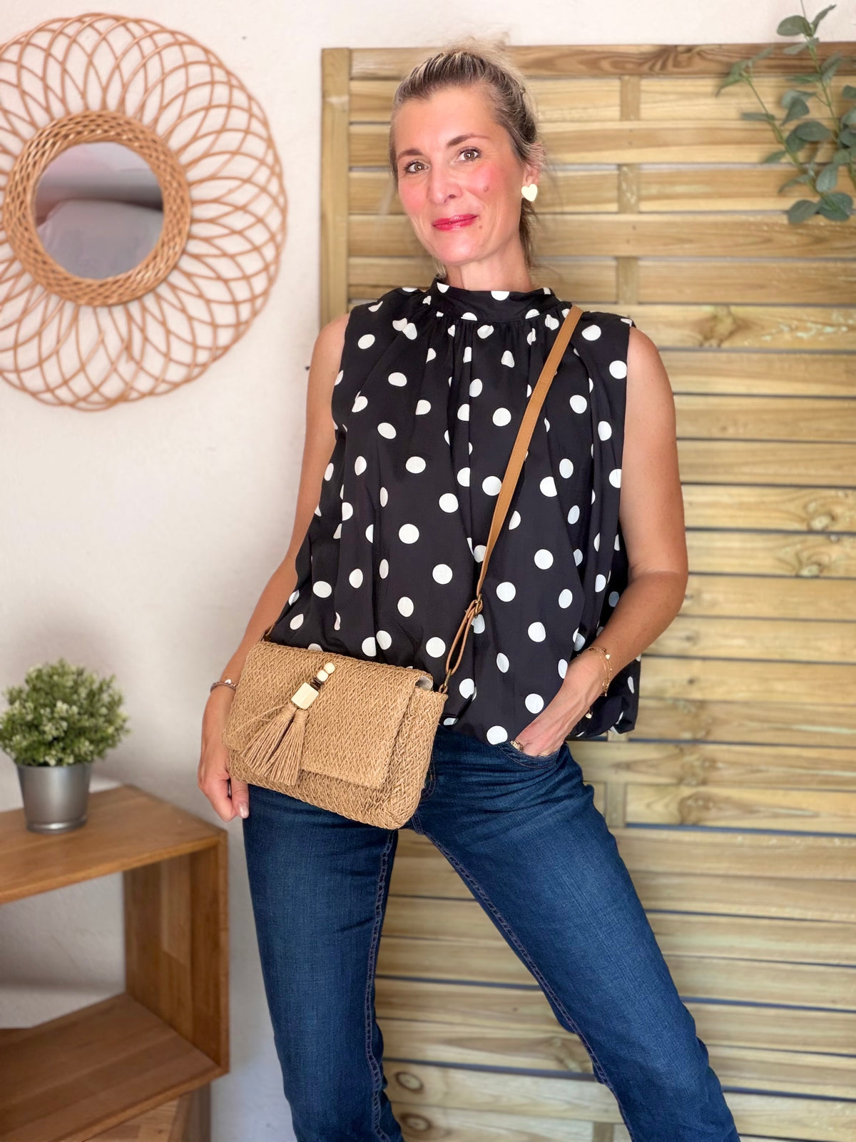 Sac à main avec pompon en raphia ISORA Camel - FIN DE SÉRIE