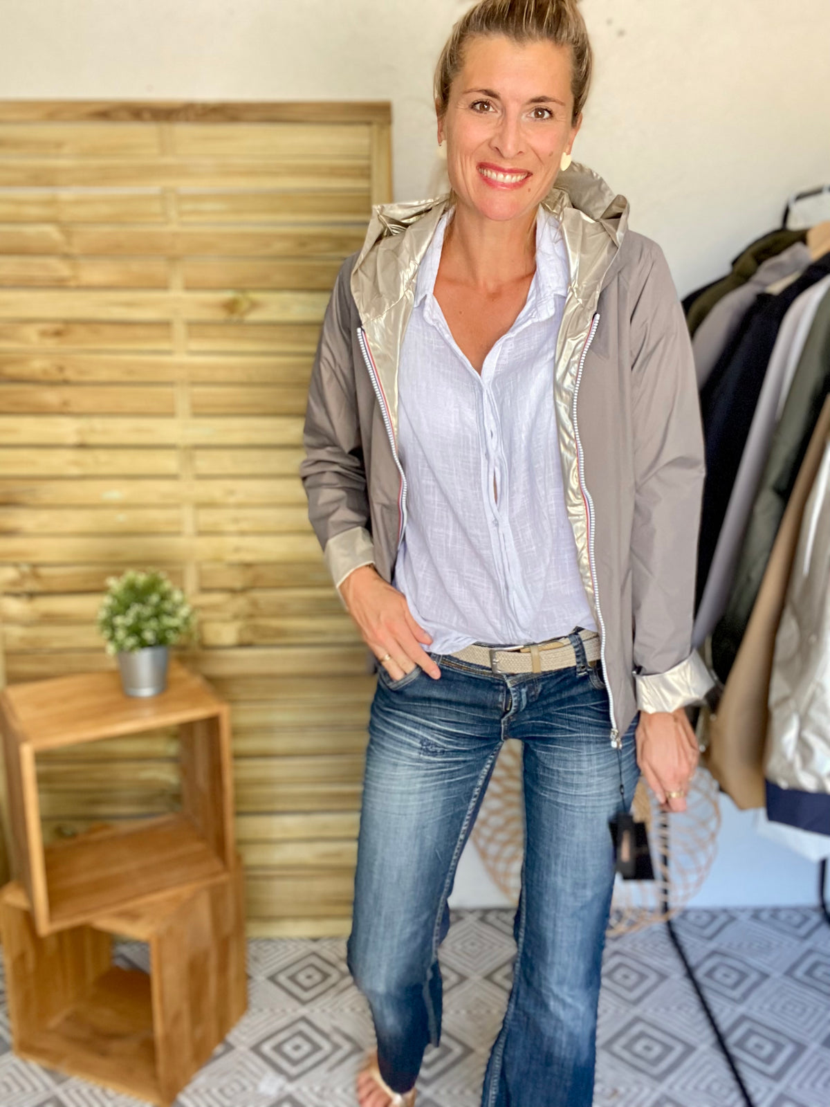 LAURA JO. Imperméable réversible léger GARANCE COURT - Gris taupe/Doré