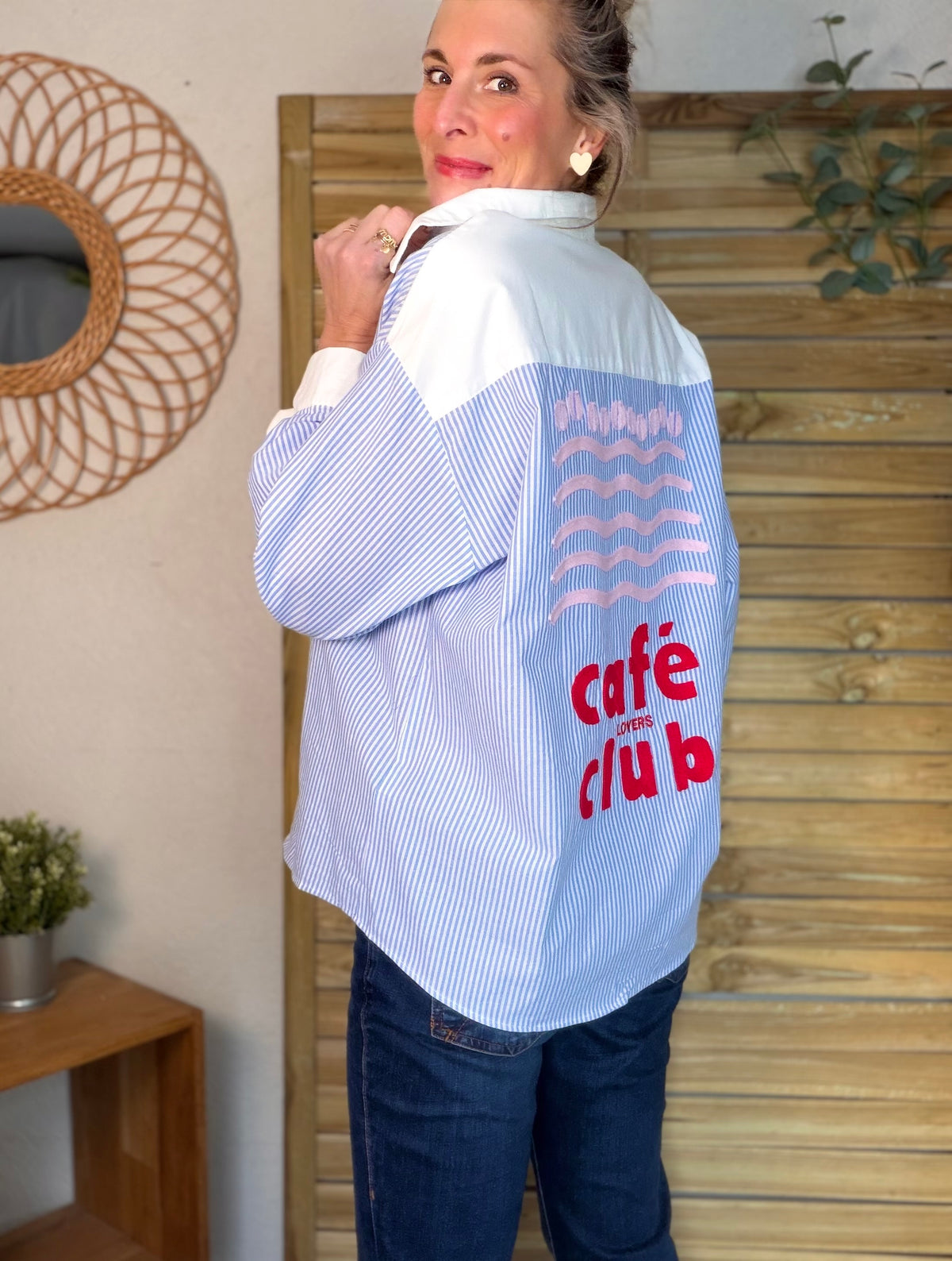Chemise bleue rayée brodée CAFÉ LOVERS CLUB - LISA - FIN DE SÉRIE