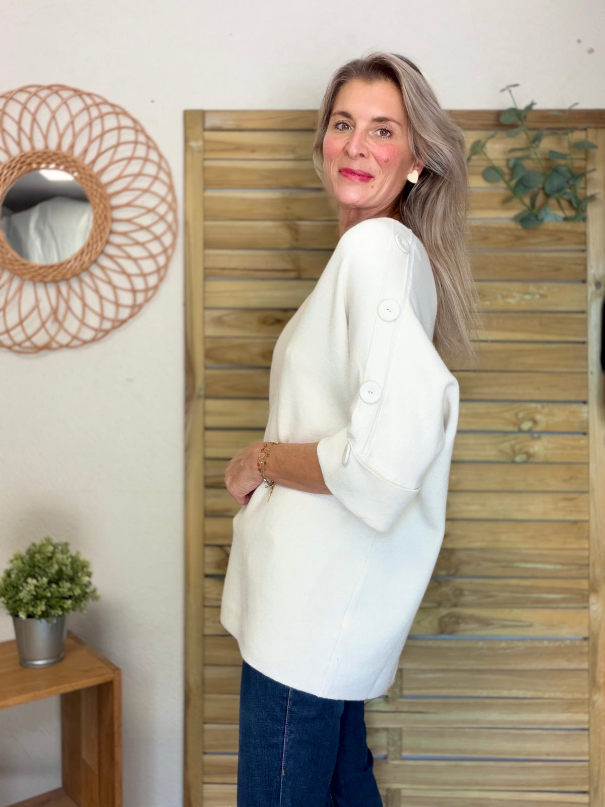 Pull long, col V, ornements boutons CHIARA Écru