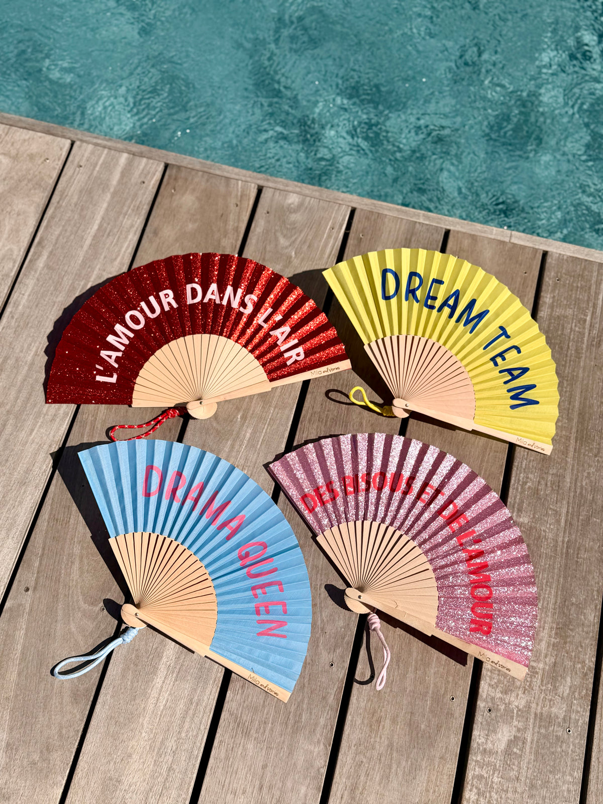 Éventail coloré à message avec dragonne