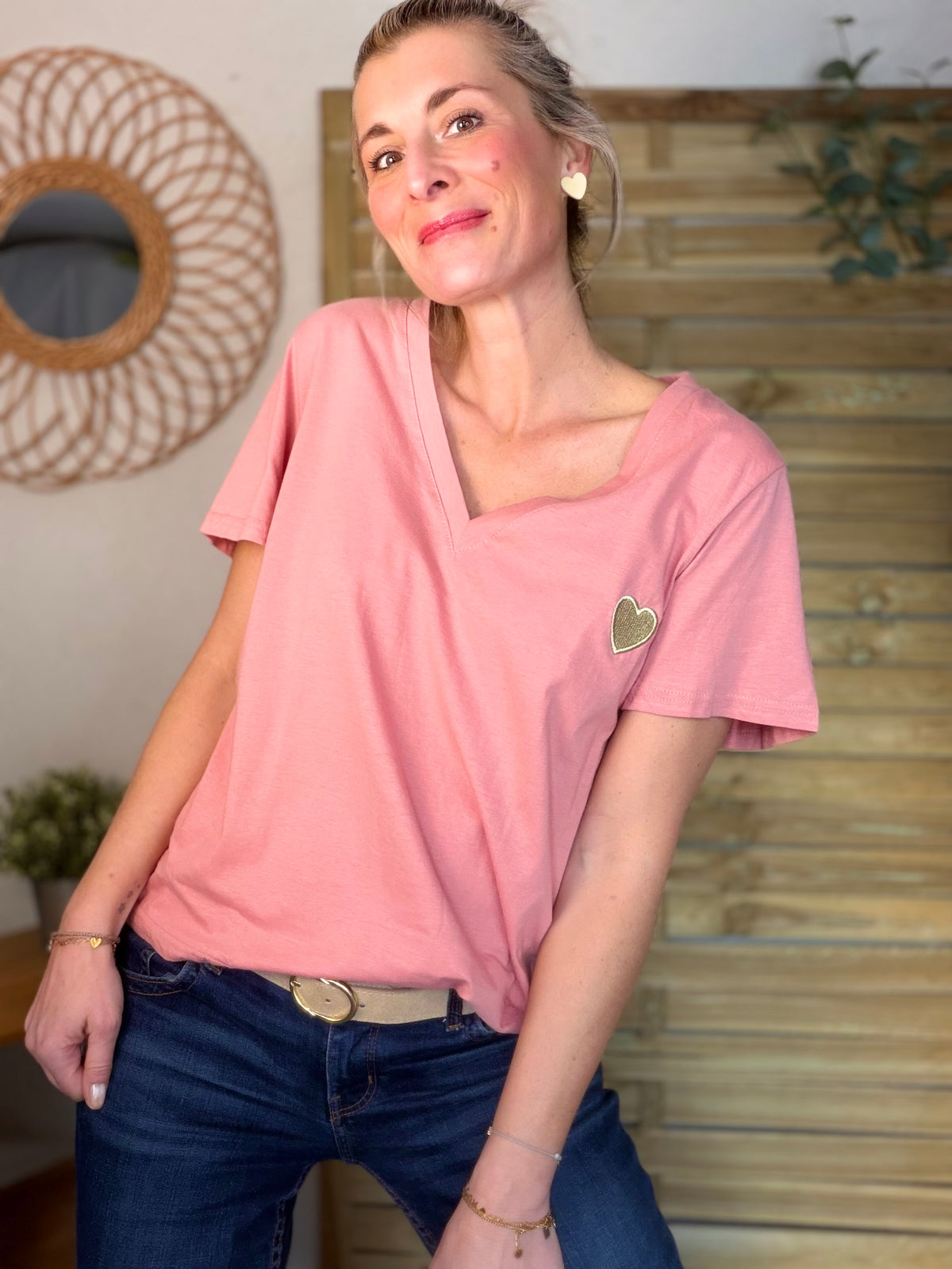 Tee shirt col V cœur brodé doré💛 DITA - FIN DE SÉRIE