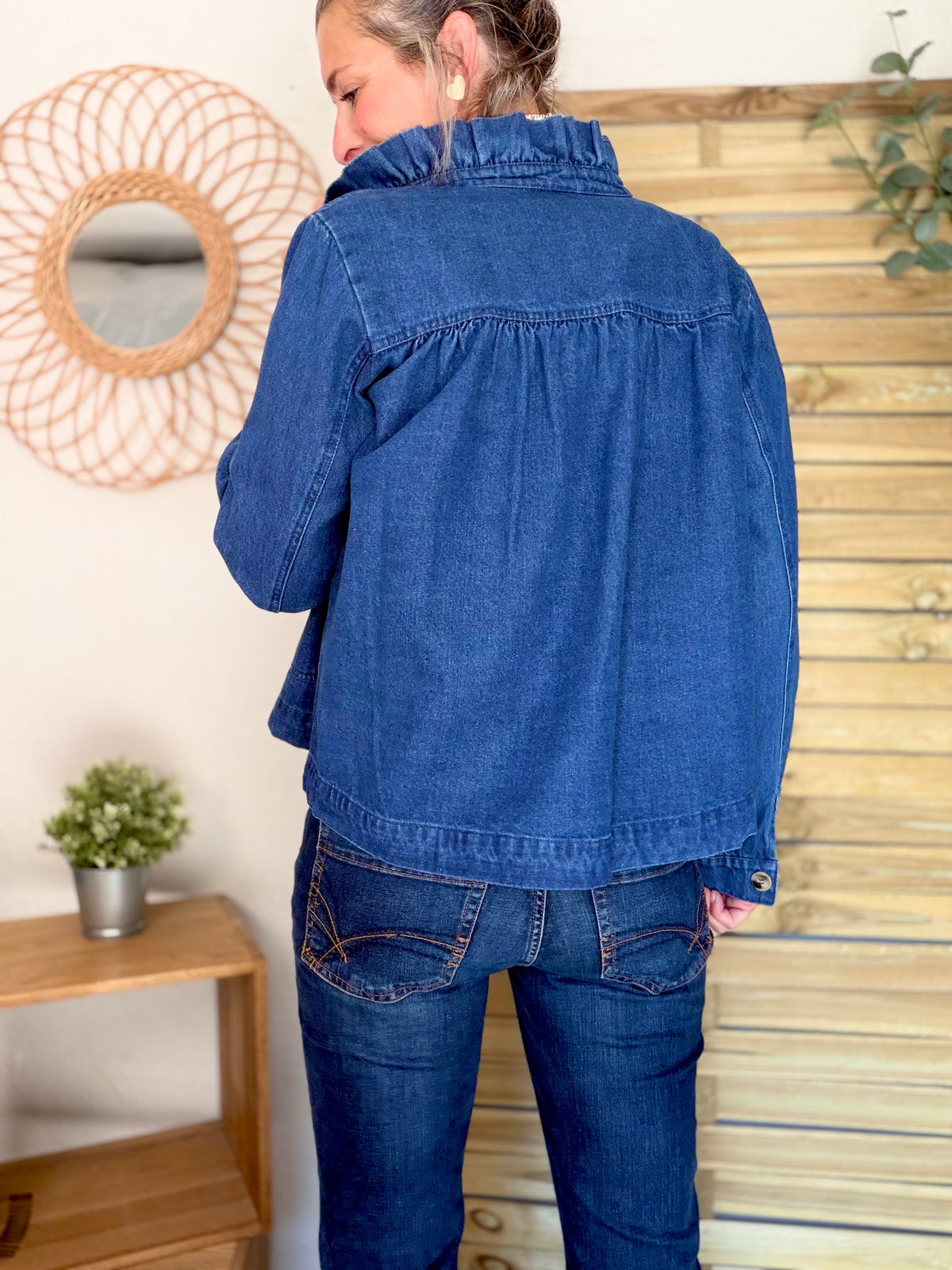 Veste courte légère col volanté JUNON Jean brut