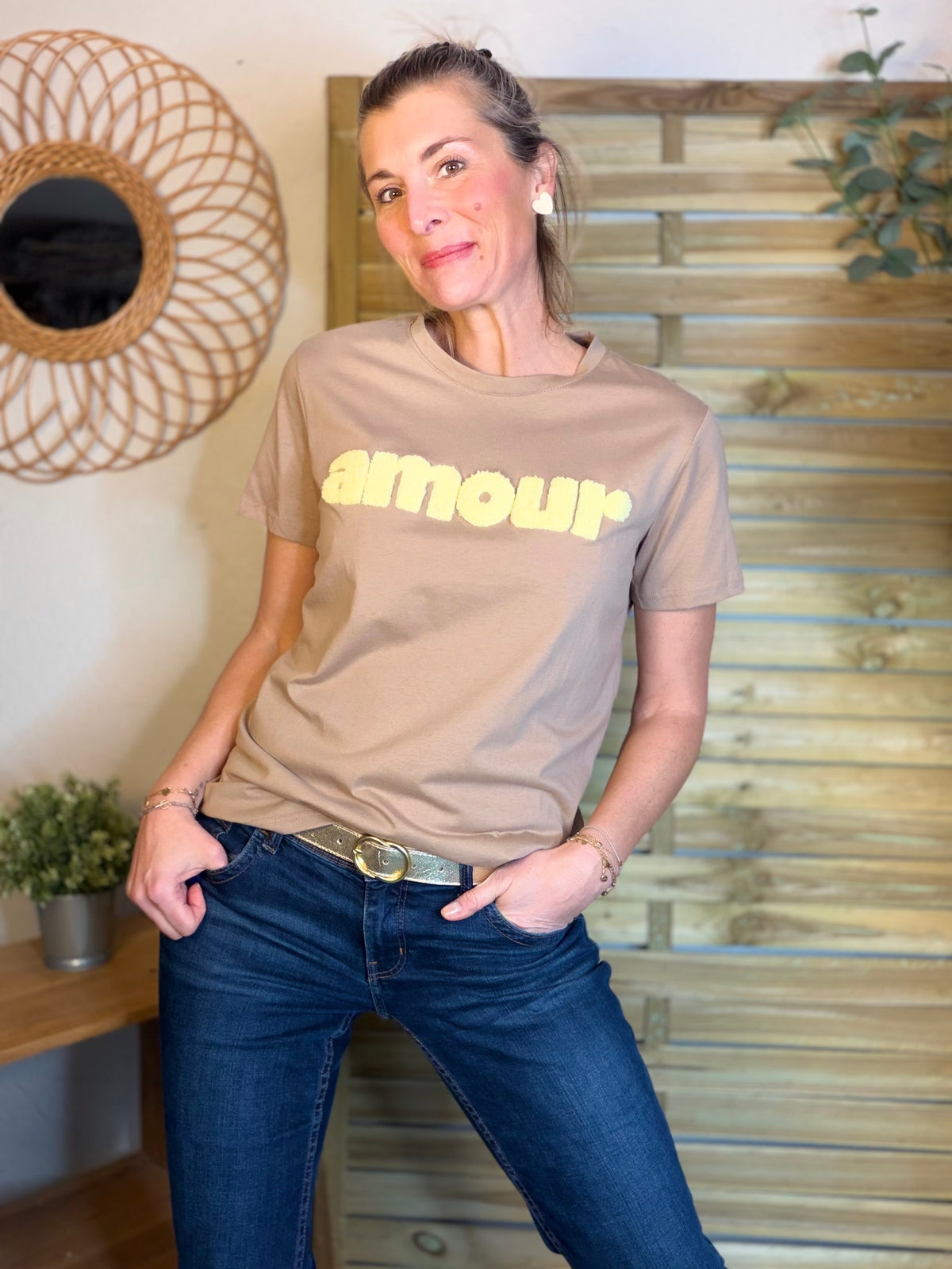 Tee shirt amour MAÏA Taupe/jaune - FIN DE SÉRIE