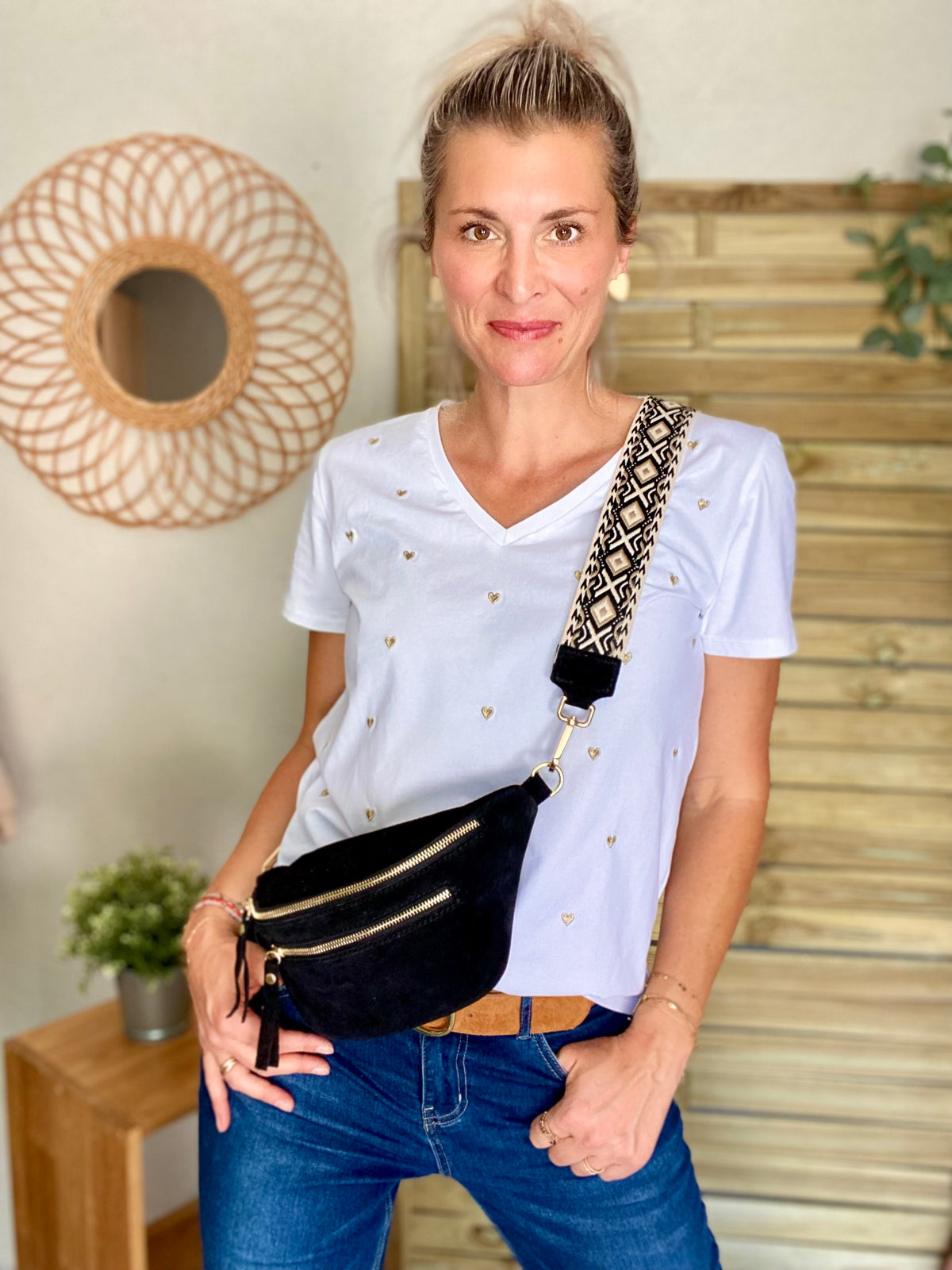Sac banane avec poche avant, en cuir daim HOLLY - Noir