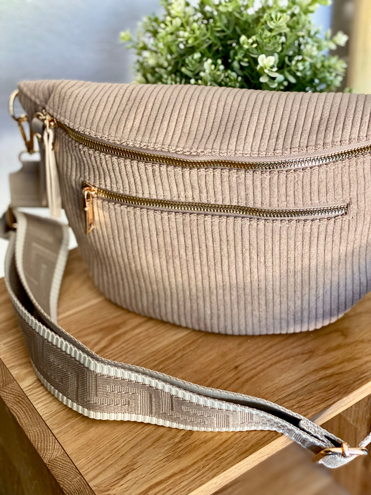 Sac banane XL en velours côtelé 2 zips et sangle fantaisie - WENDY - Taupe
