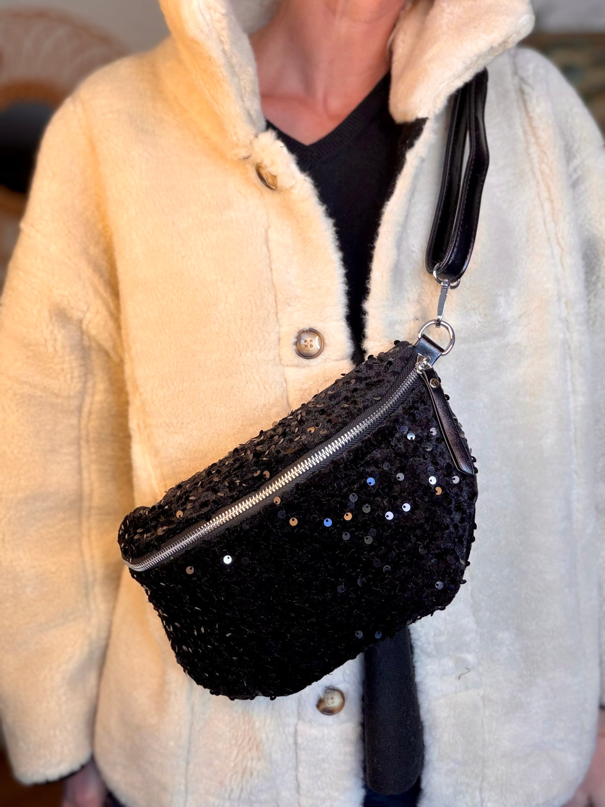 ⚡️ ARRIVAGE - Sac banane velours à sequins CARLY - noir