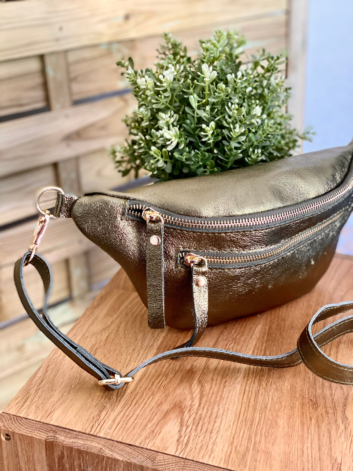 Sac banane en cuir irisé ERYN - Kaki (9 coloris)