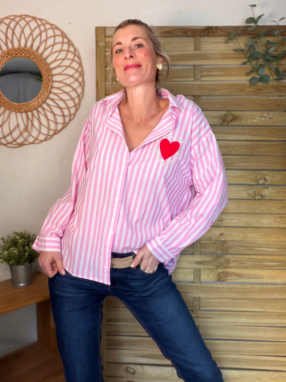 Chemise rose rayée brodée QUE DU LOVE ❤️ SERENA - FIN DE SÉRIE